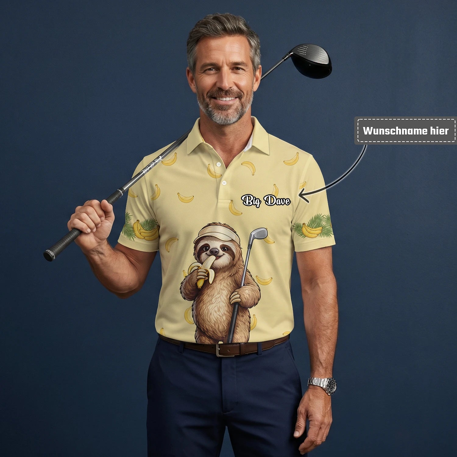 Personalisiertes Golf Poloshirt Hellgelbes Faultier Banane Golfer Cartoon Design für Herren G3327