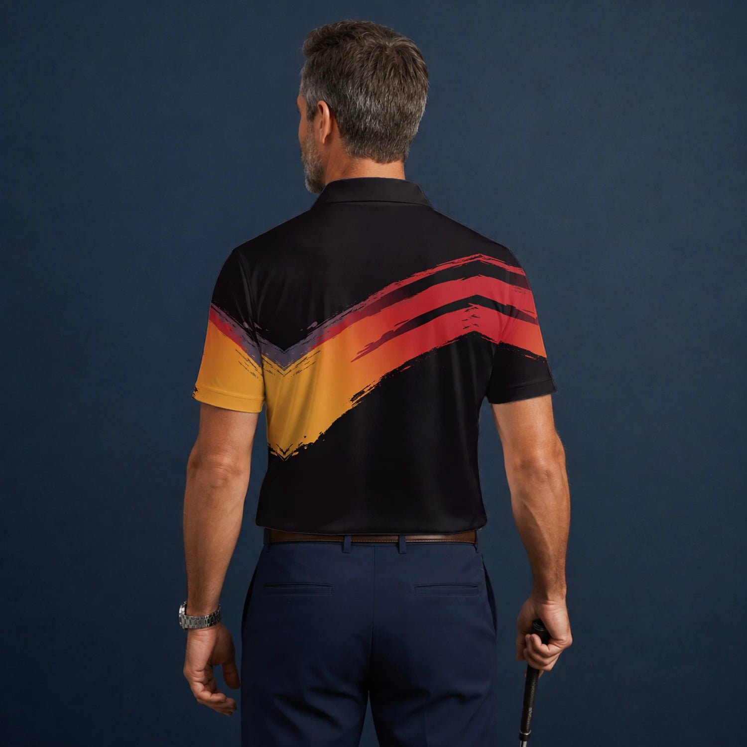 Personalisiertes Golf Poloshirt in Schwarz-Rot-Orange mit Pinselstrich-Design für Herren M6093