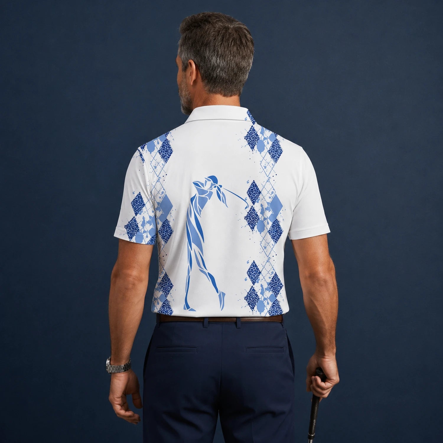 Personalisiertes Golf Poloshirt Weiß Blaues Rauten Golfer Silhouetten Design für Herren M6672