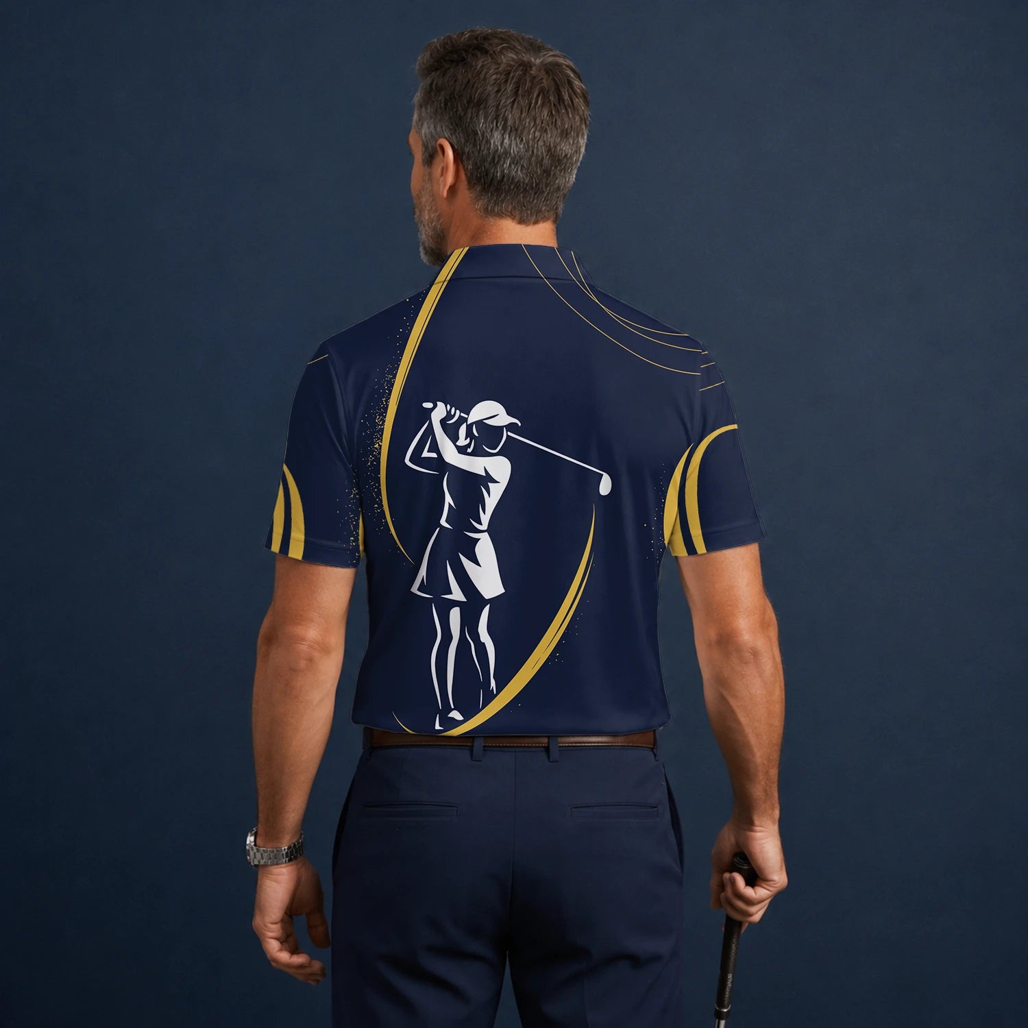Personalisiertes Golf Poloshirt Marineblau Goldenes Golfer Silhouetten Design für Herren K0906