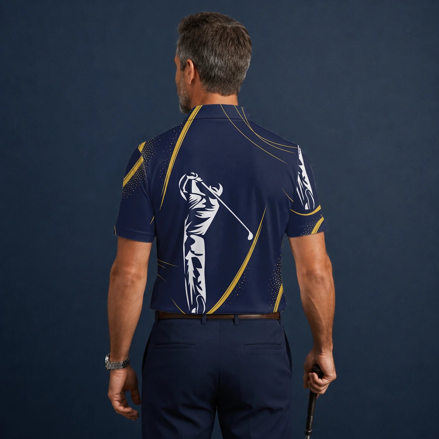 Personalisiertes Golf Poloshirt Marineblau Goldenes Golfer Schwung Silhouetten Design für Herren A1639