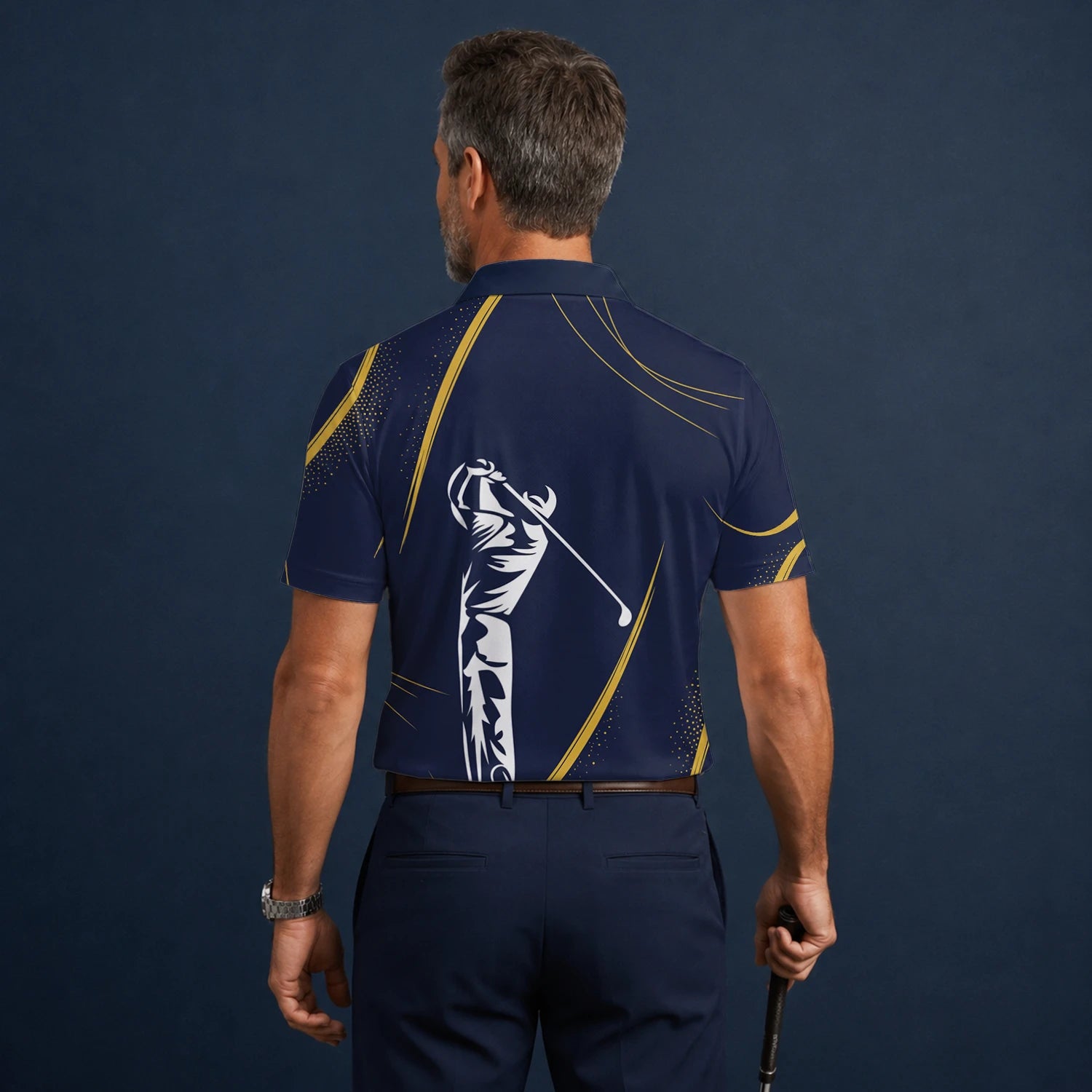 Personalisiertes Golf Poloshirt Marineblau Goldenes Golfer Schwung Silhouetten Design für Herren A1639