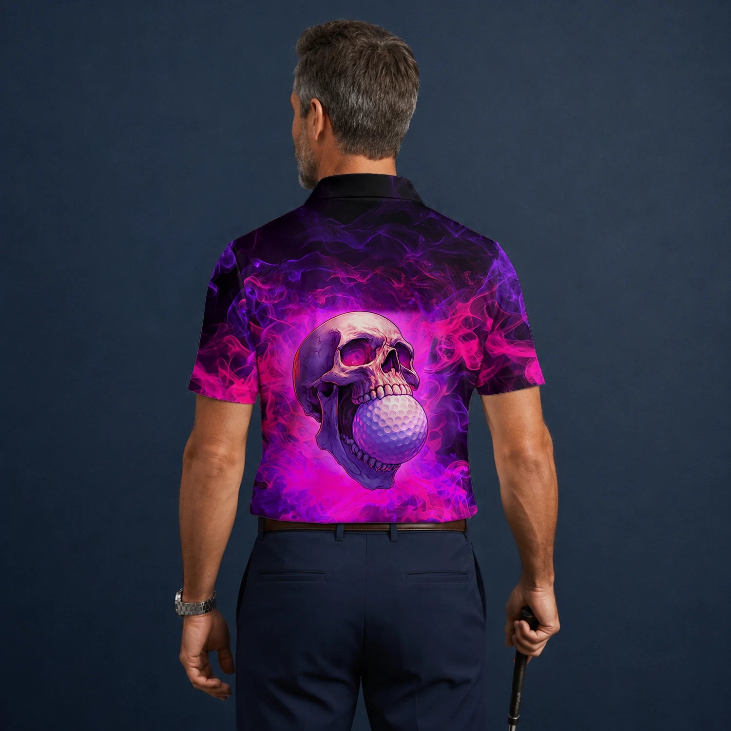 Personalisiertes Golf Poloshirt Lila Rosa Totenkopf Golfball Smoke Design für Herren L7637