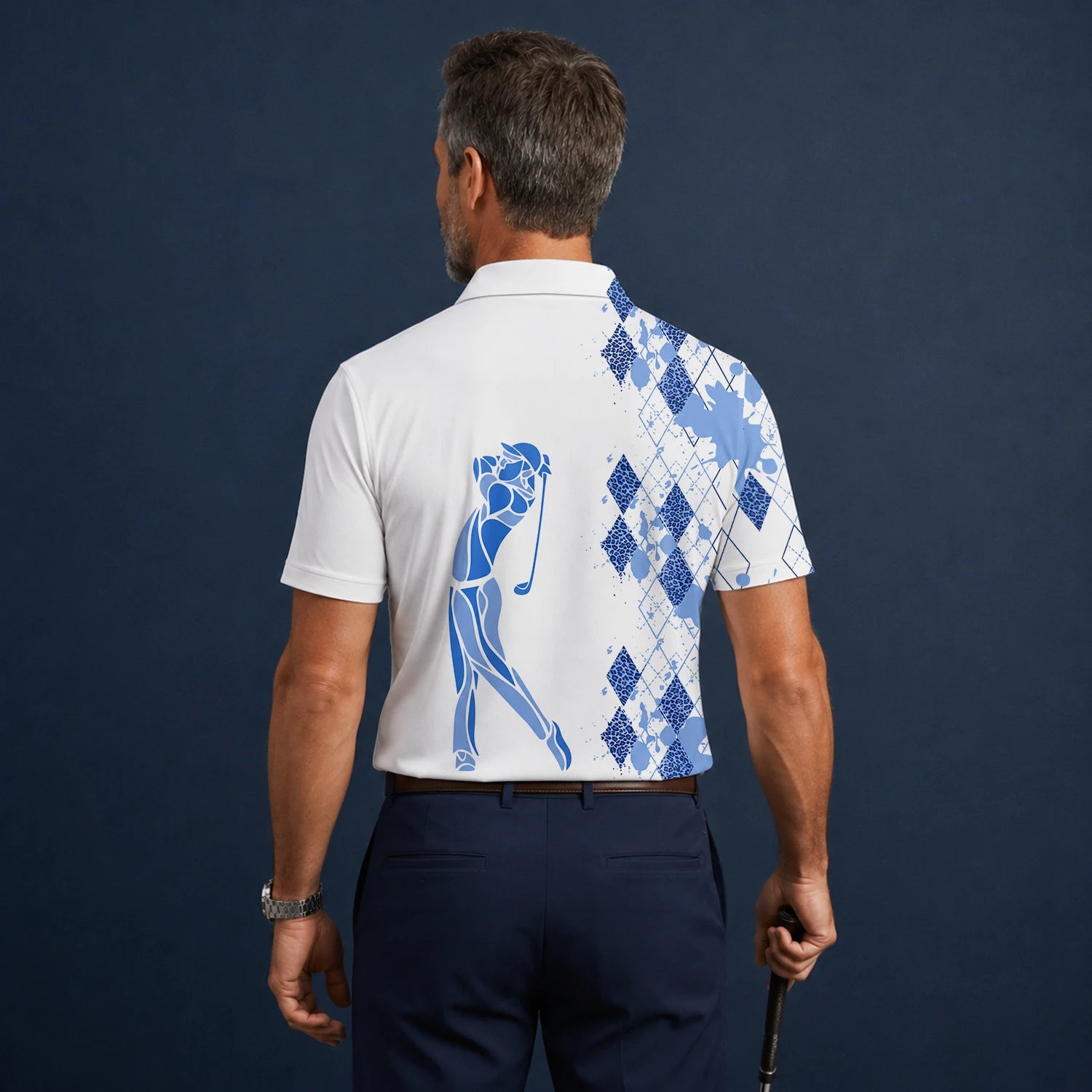 Personalisiertes Golf Poloshirt Weiß Blaues Rauten Golfer Silhouetten Design für Herren V2037