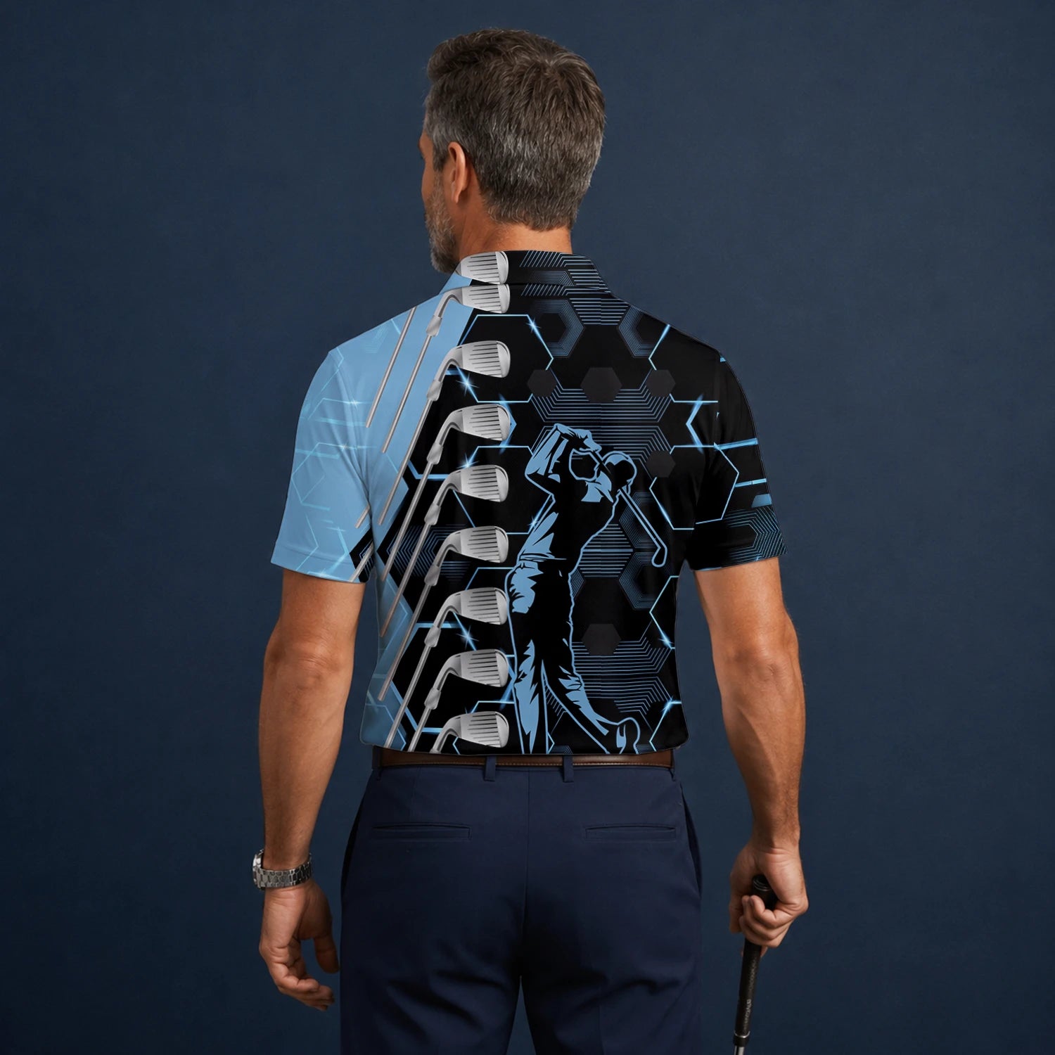 Personalisiertes Golf Poloshirt in Schwarz-Blau mit Golfer- und Golfschläger-Grafik für Herren J5818