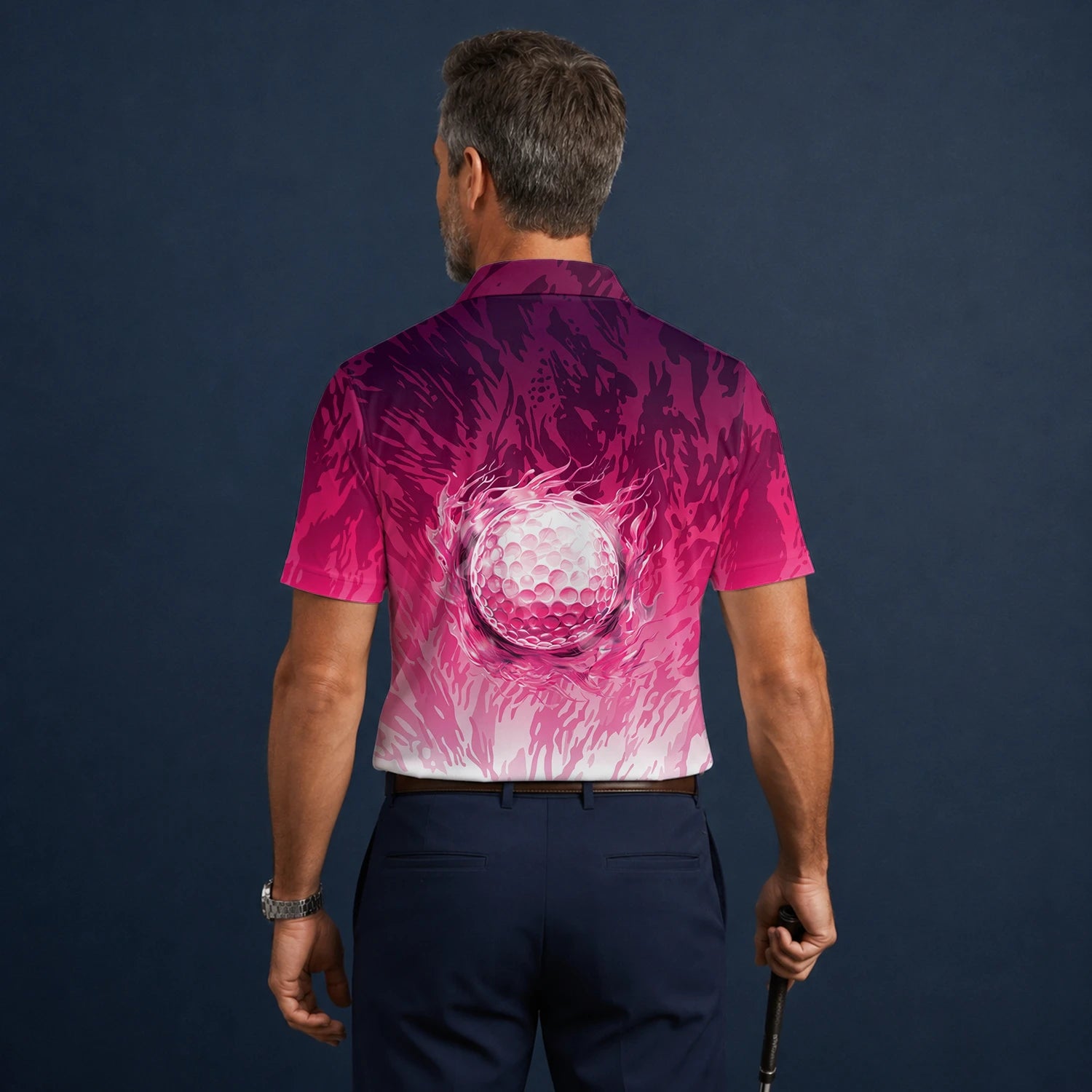 Personalisiertes Golf Poloshirt in Rosa mit Flamingo-Golfer und Farbklecks für Herren R4990