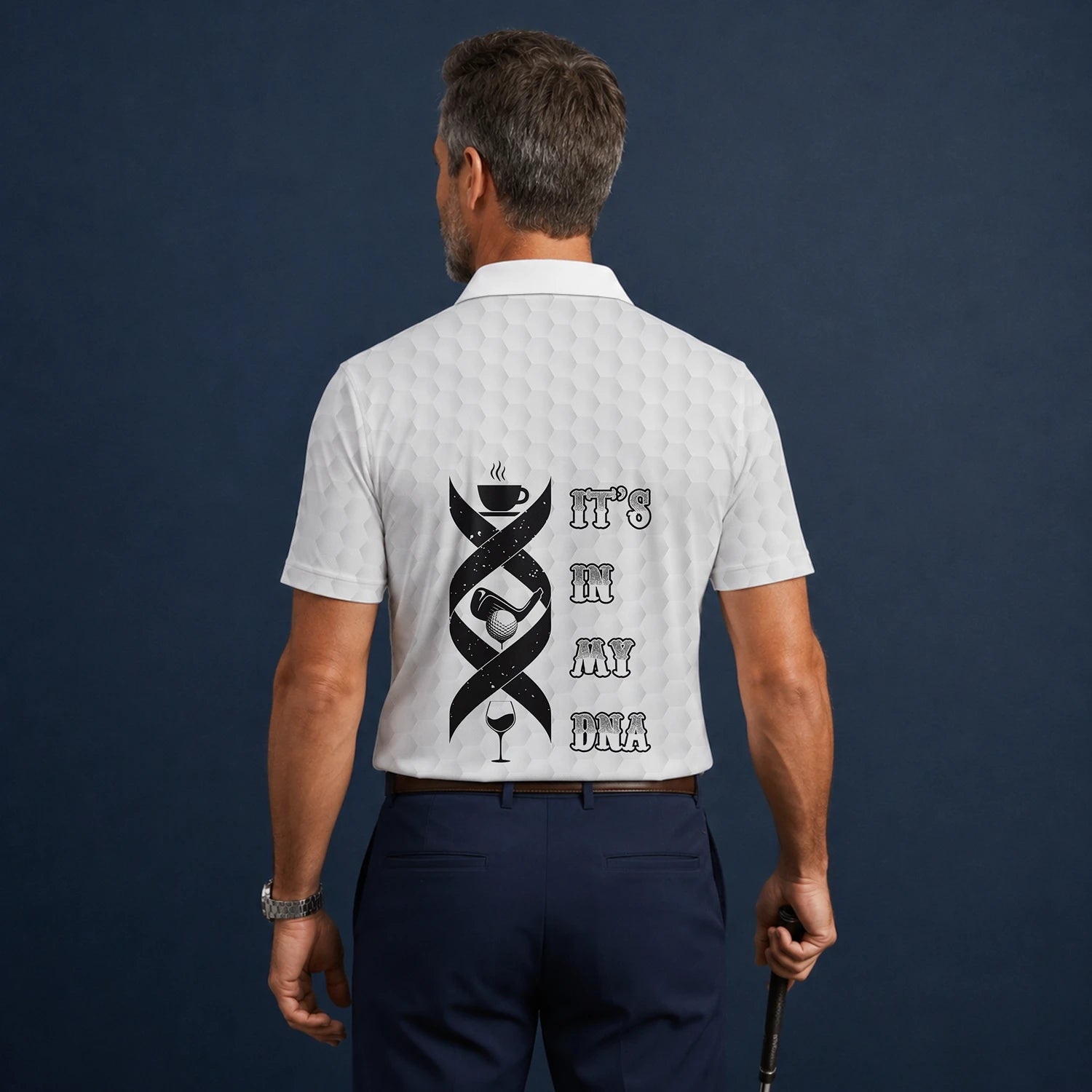 Personalisiertes Golf Poloshirt Weißes Golf In My DNA Spruch Design für Herren W3018