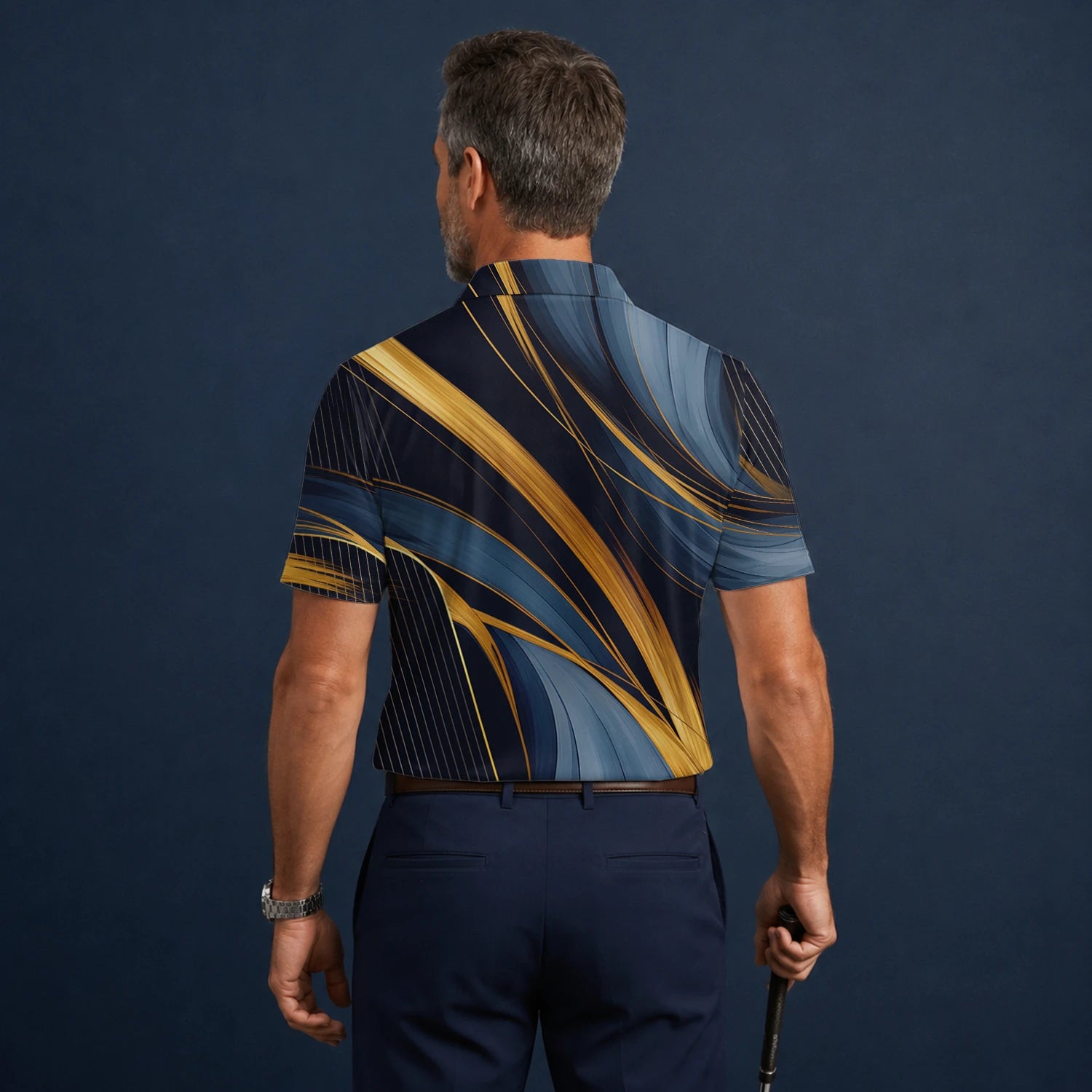 Personalisiertes Golf Poloshirt in Marineblau-Gold mit abstraktem Bänder-Design für Herren V6882