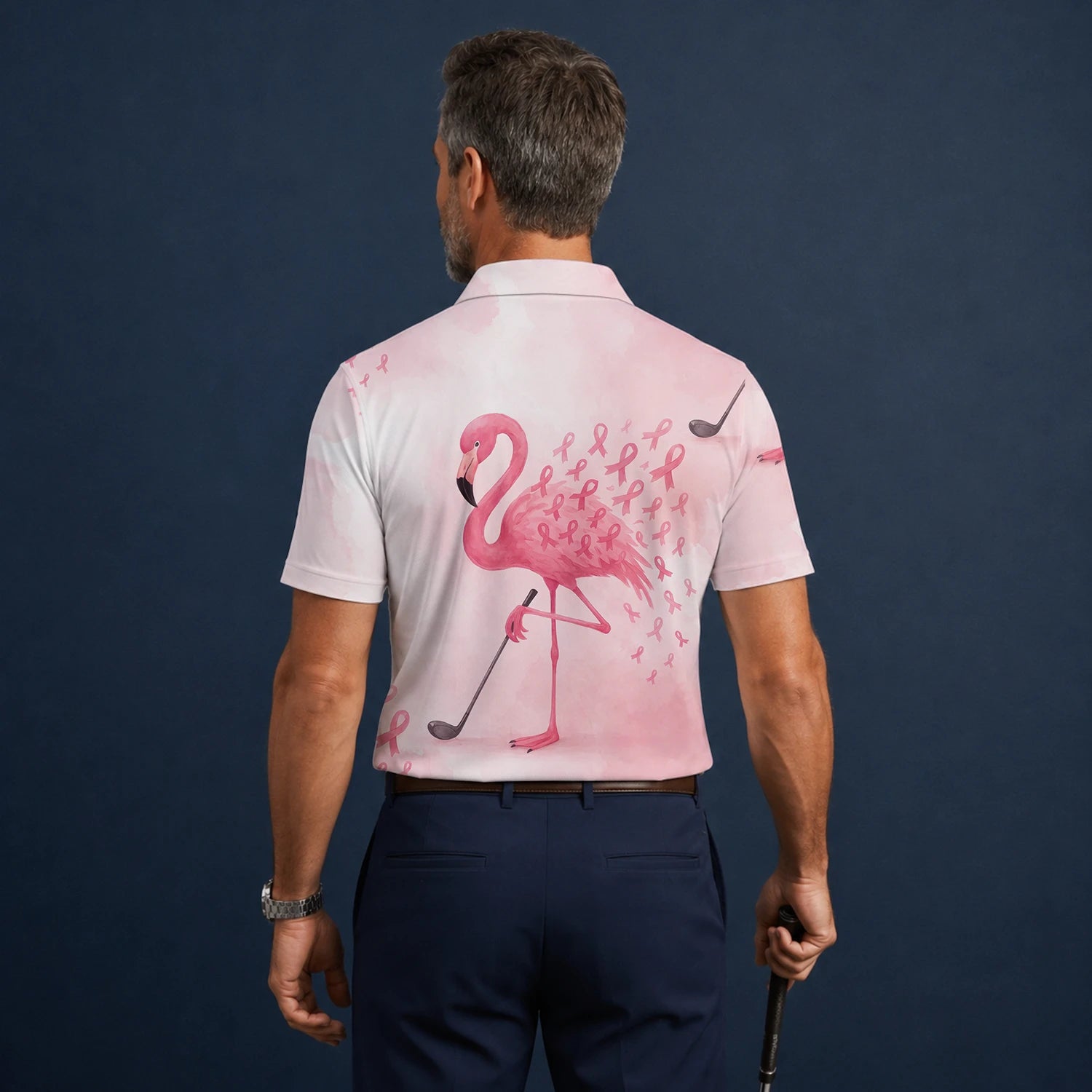 Personalisiertes Golf Poloshirt Rosa Flamingo Golfer Brustkrebs Schleifen Design für Herren R9354