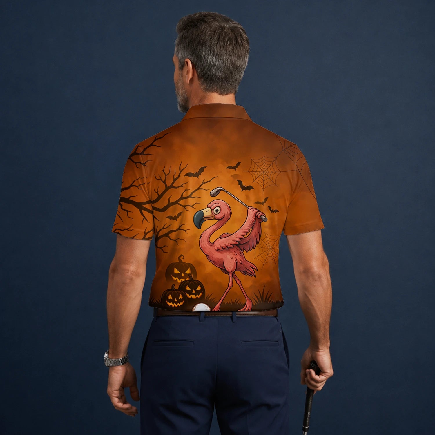 Personalisiertes Golf Poloshirt Orange Halloween Flamingo Golfer Kürbis Design für Herren V7072