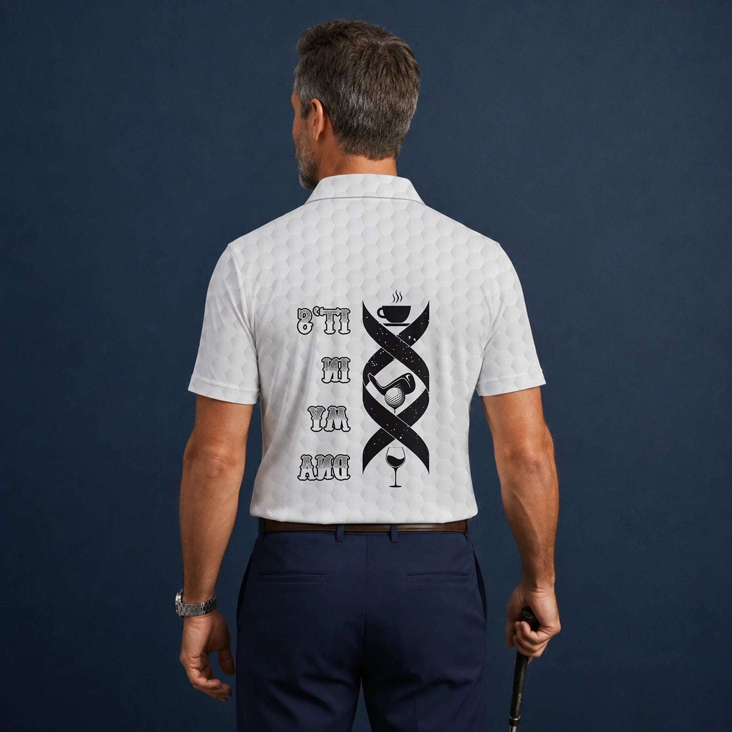 Personalisiertes Golf Poloshirt Weißes Golf In My DNA Spruch Design für Herren W3018