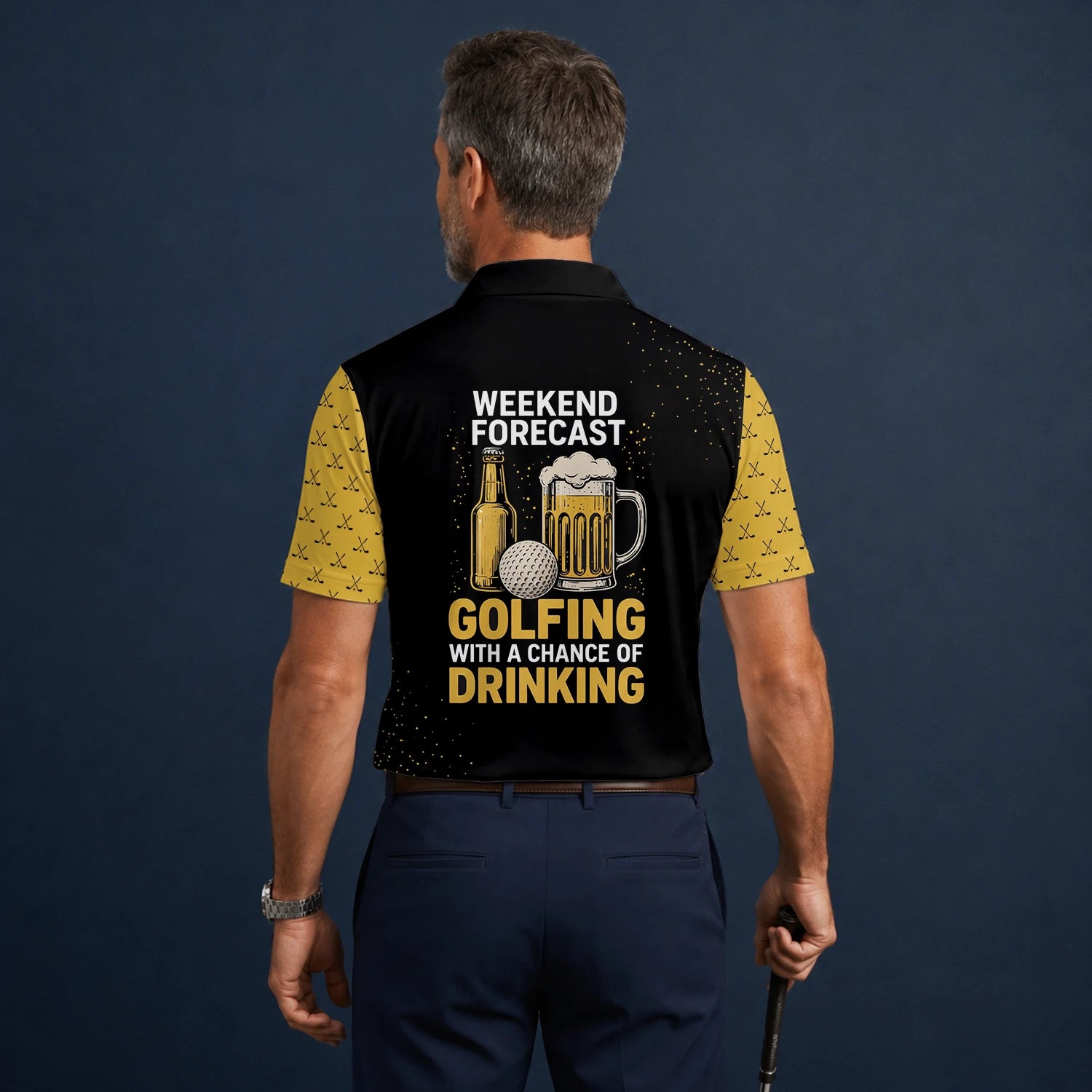 Personalisiertes Golf Poloshirt in Schwarz-Gold mit Golfschläger-Muster und Streifen für Herren B5489