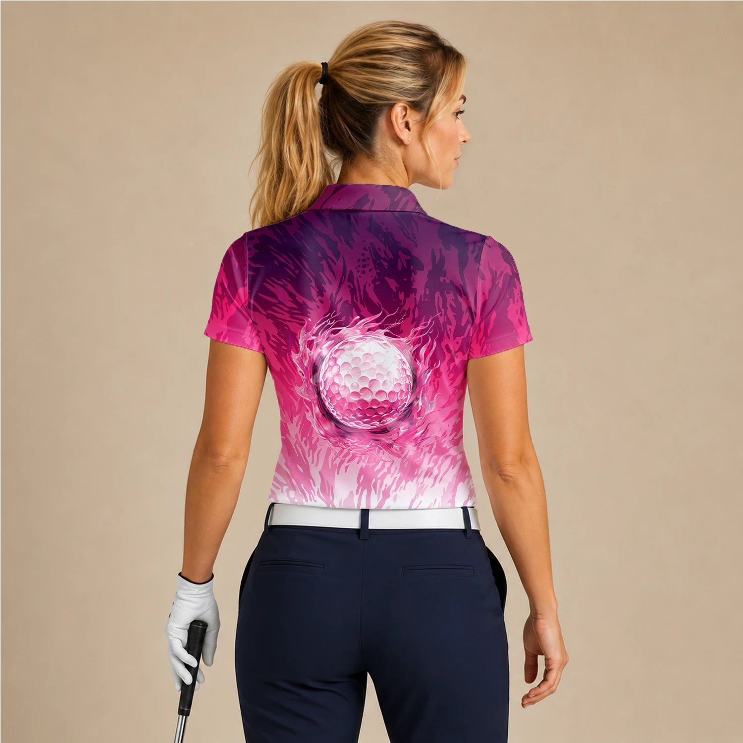 Personalisiertes Golf Poloshirt in Rosa mit Flamingo-Golfer und Farbklecks für Damen R4990
