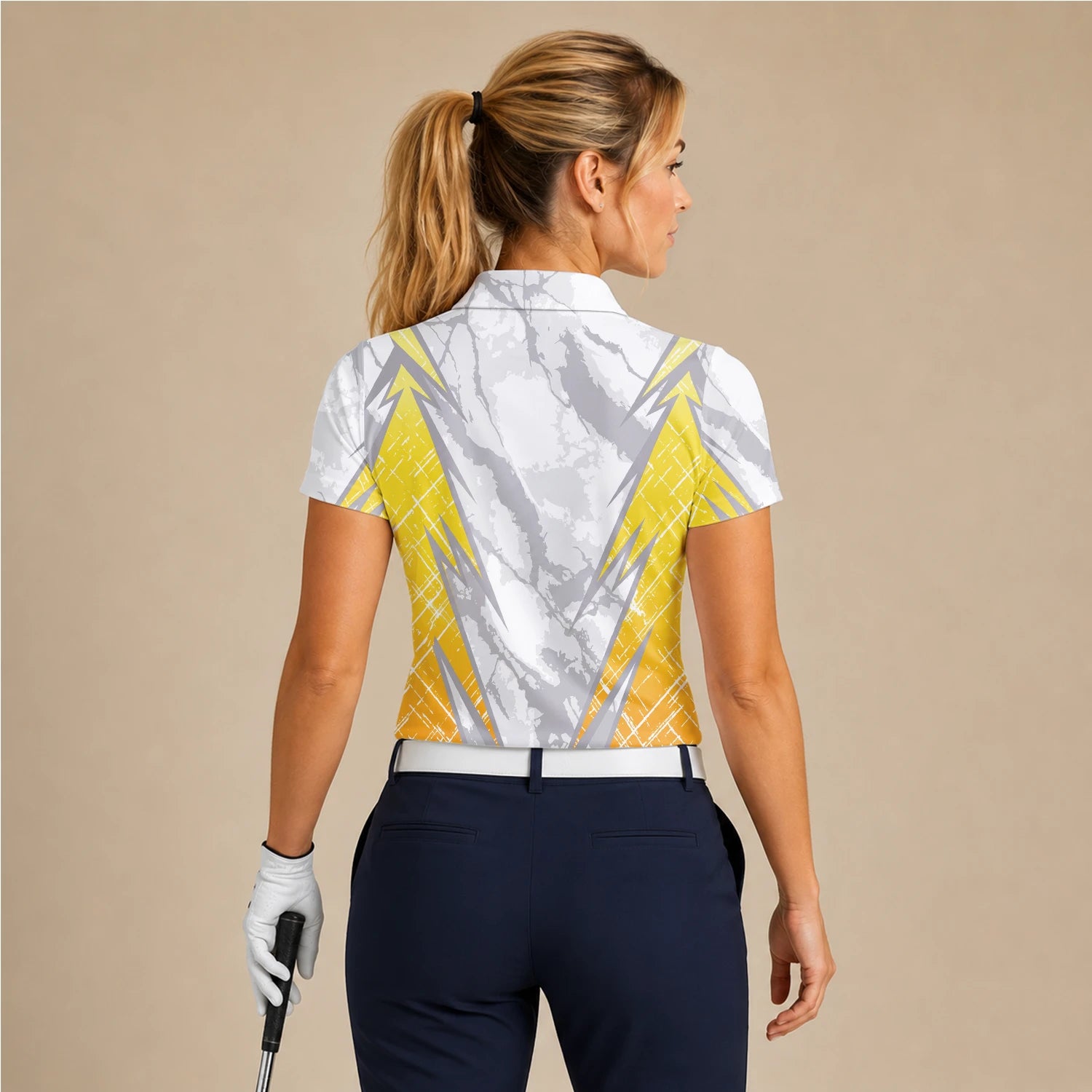 Personalisiertes Golf Poloshirt Weiß Grau Gelbes Marmor Streifen Design für Damen T6326