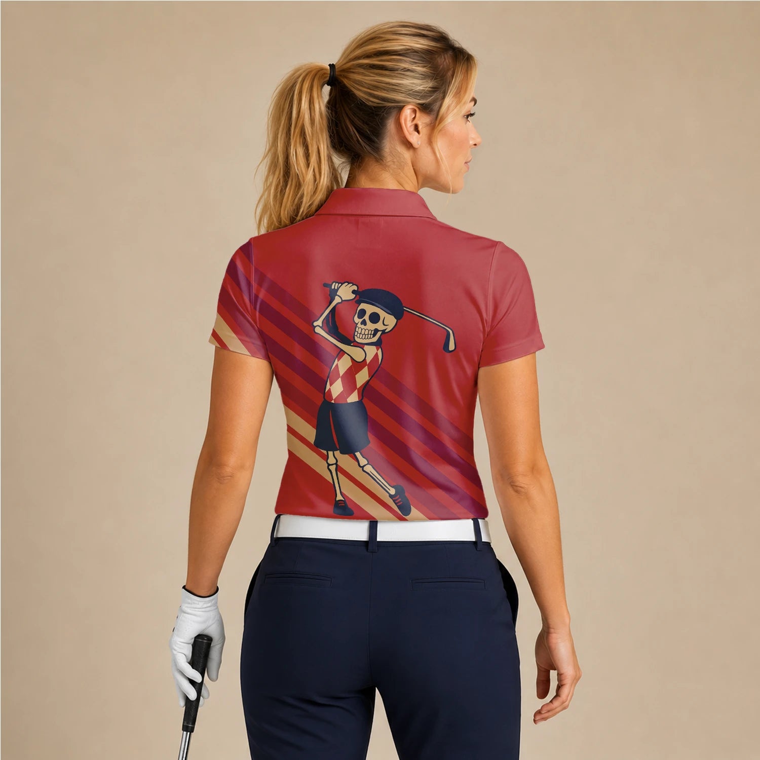 Personalisiertes Golf Poloshirt Rotes Skelett Golfer Cartoon Design für Damen F3648