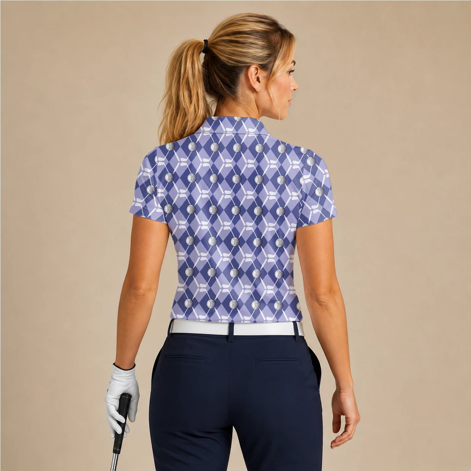 Personalisiertes Golf Poloshirt Blaues Rauten Golfball Golfschläger Design für Damen F3847