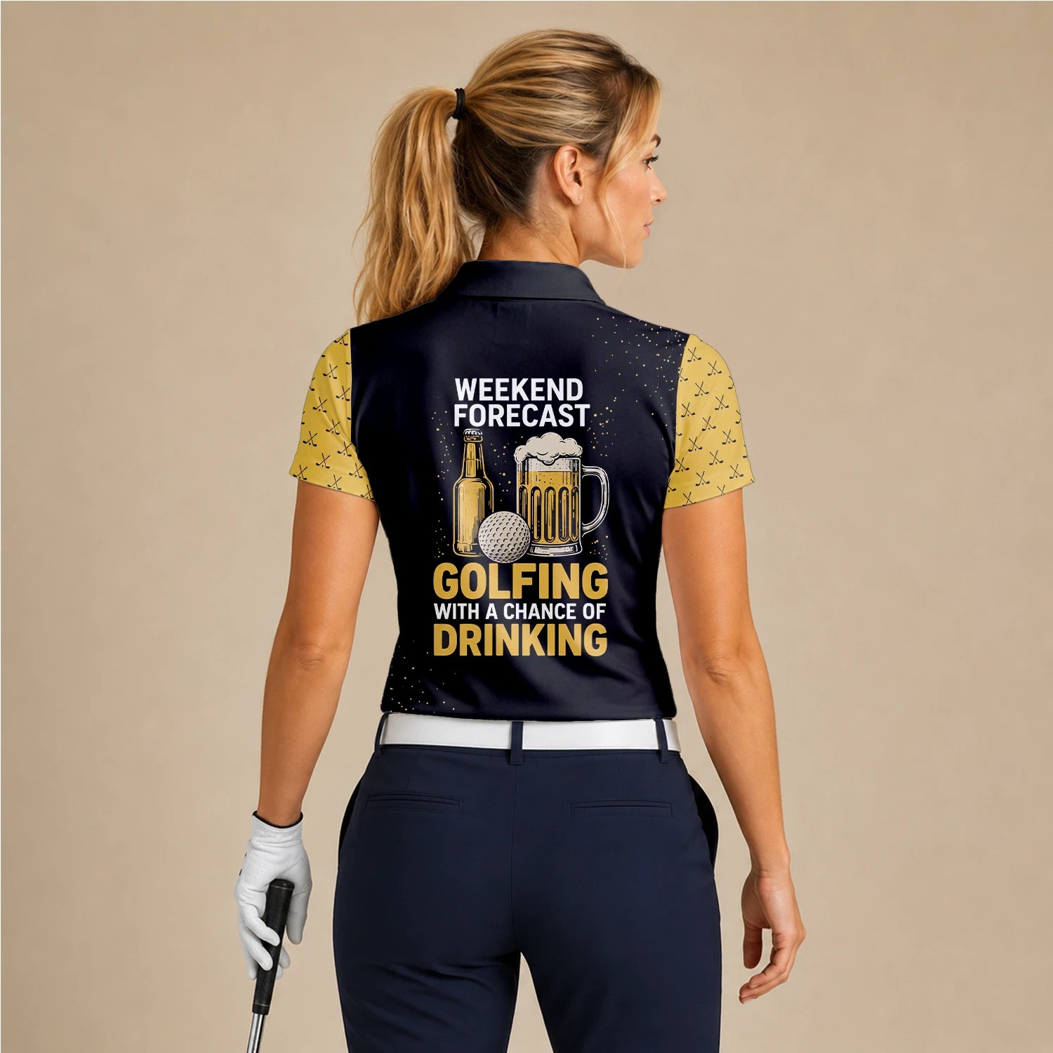 Personalisiertes Golf Poloshirt in Schwarz-Gold mit Golfschläger-Muster und Streifen für Damen B5489