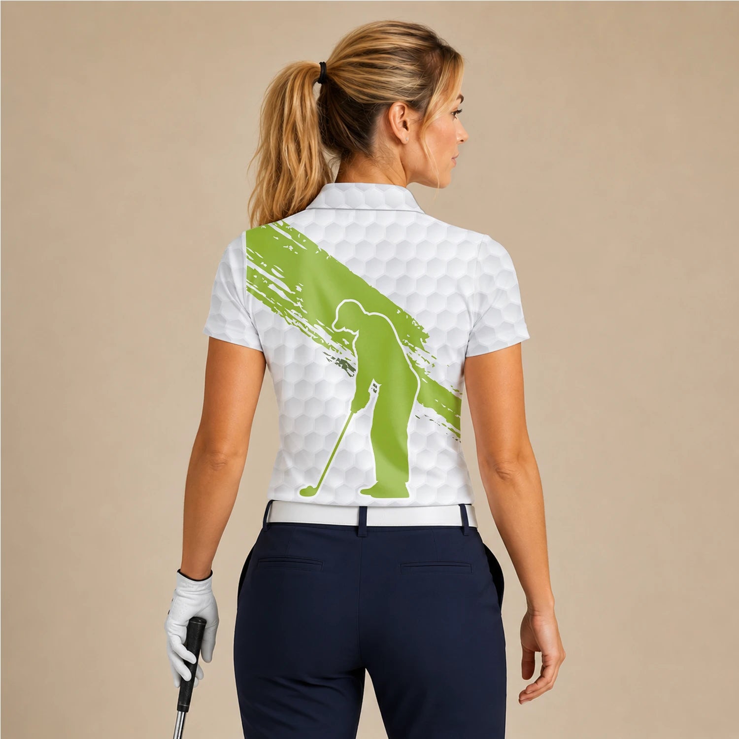 Personalisiertes Golf Poloshirt in Weiß-Limettengrün mit Golfball-Textur und Pinselstrich für Damen M6914