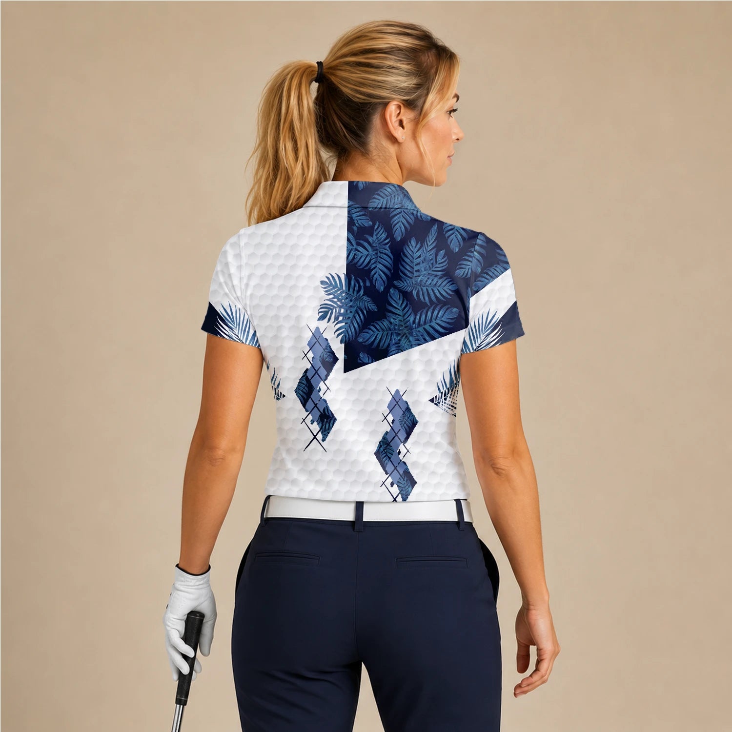 Personalisiertes Golf Poloshirt Weiß Marineblaues Tropisches Blätter Rauten Design für Damen D6549