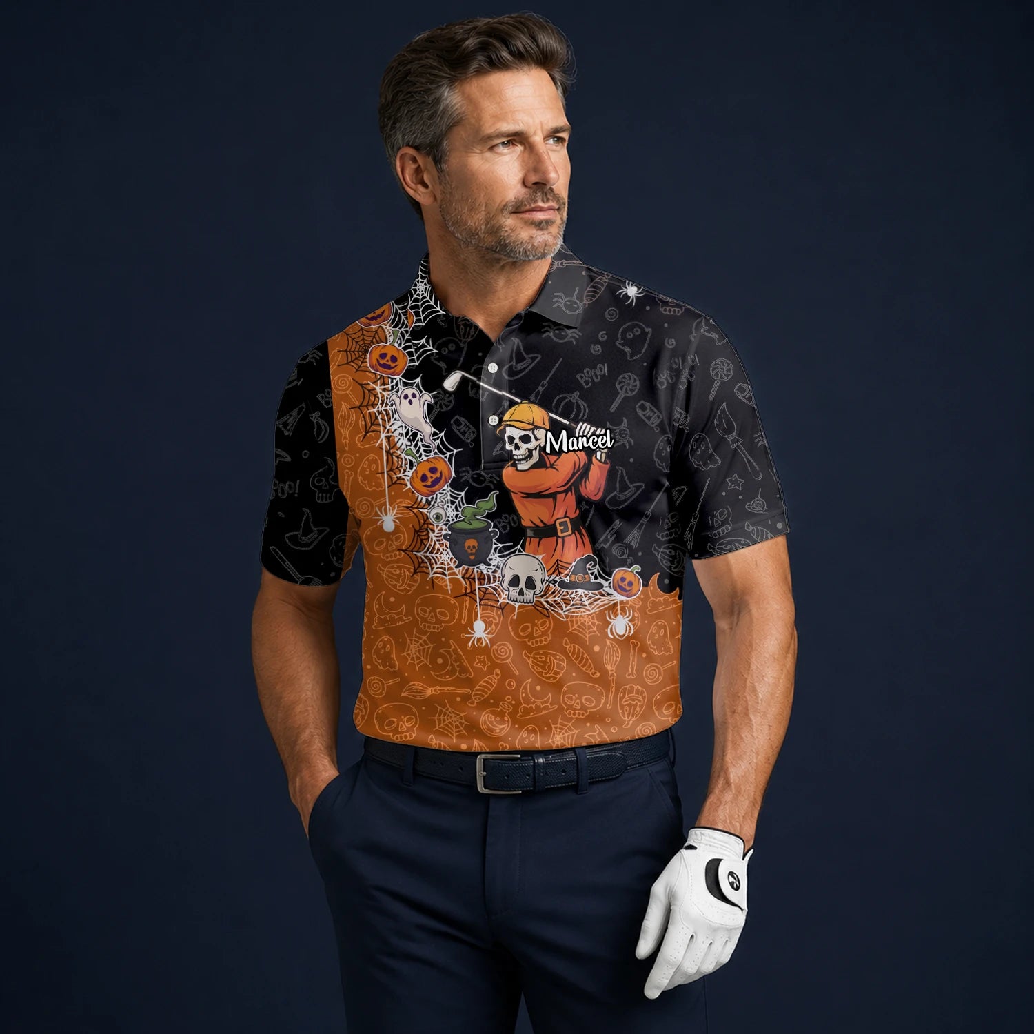 Personalisiertes Golf Poloshirt Schwarz Orange Halloween Skelett Golfer Spinnennetz Design für Herren Y5076