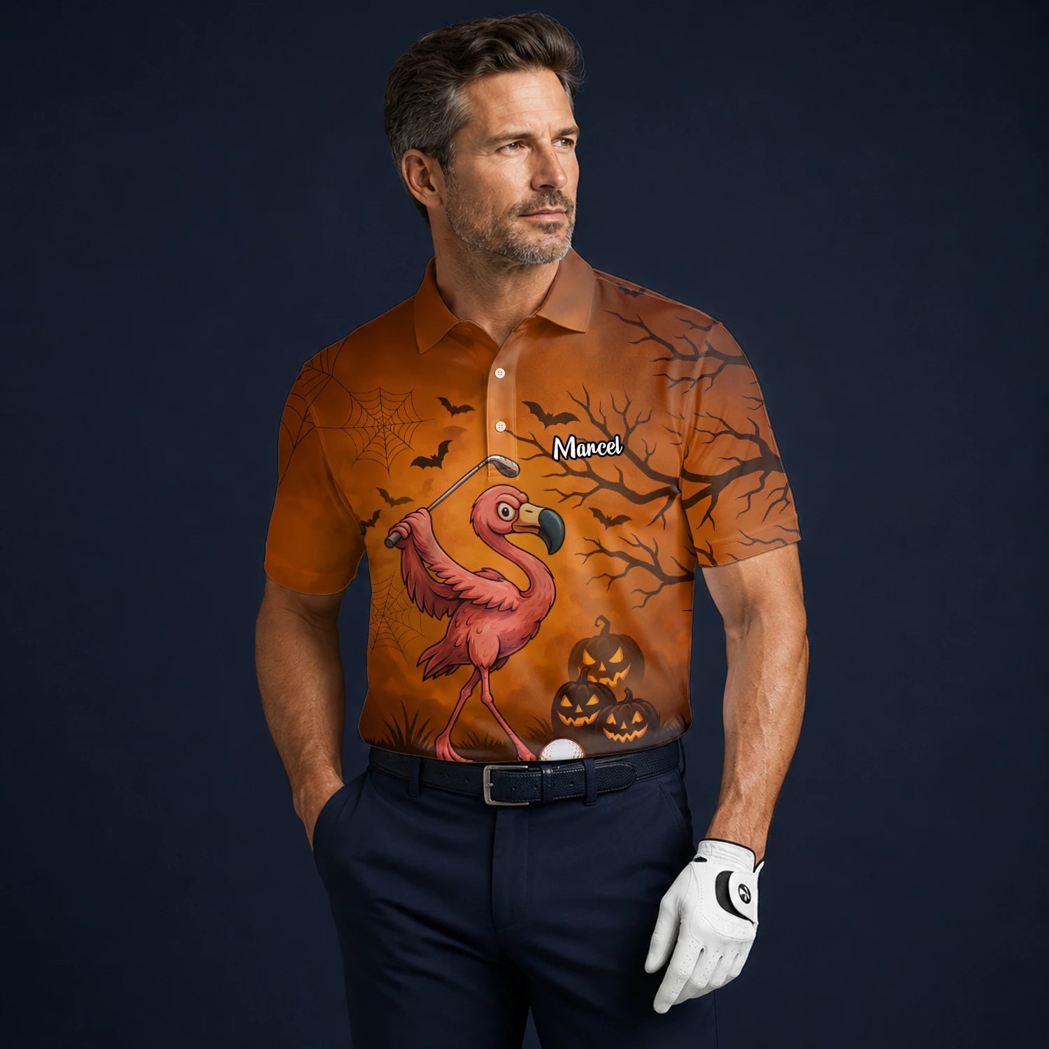 Personalisiertes Golf Poloshirt Orange Halloween Flamingo Golfer Kürbis Design für Herren V7072