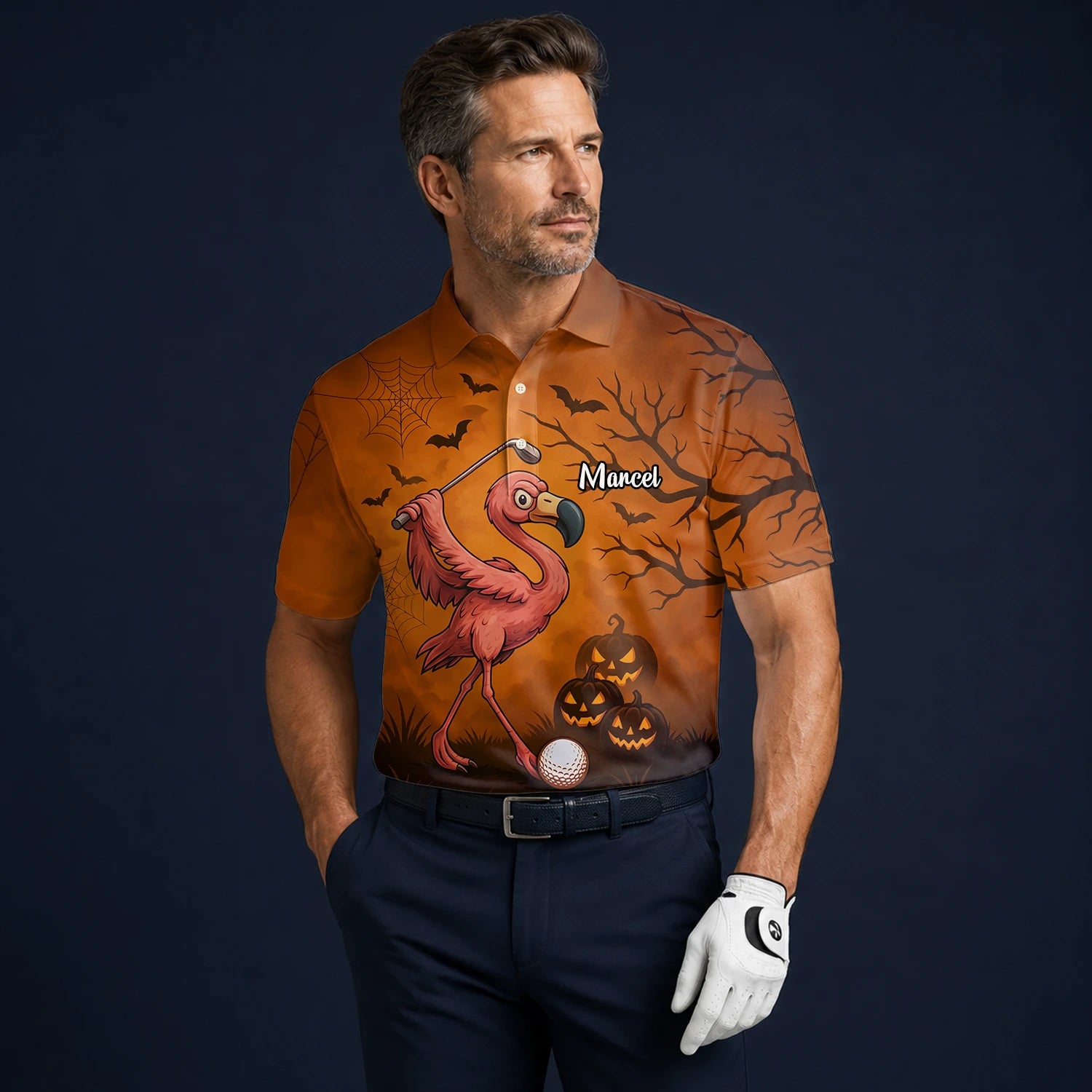 Personalisiertes Golf Poloshirt Orange Halloween Flamingo Golfer Kürbis Design für Herren V7072