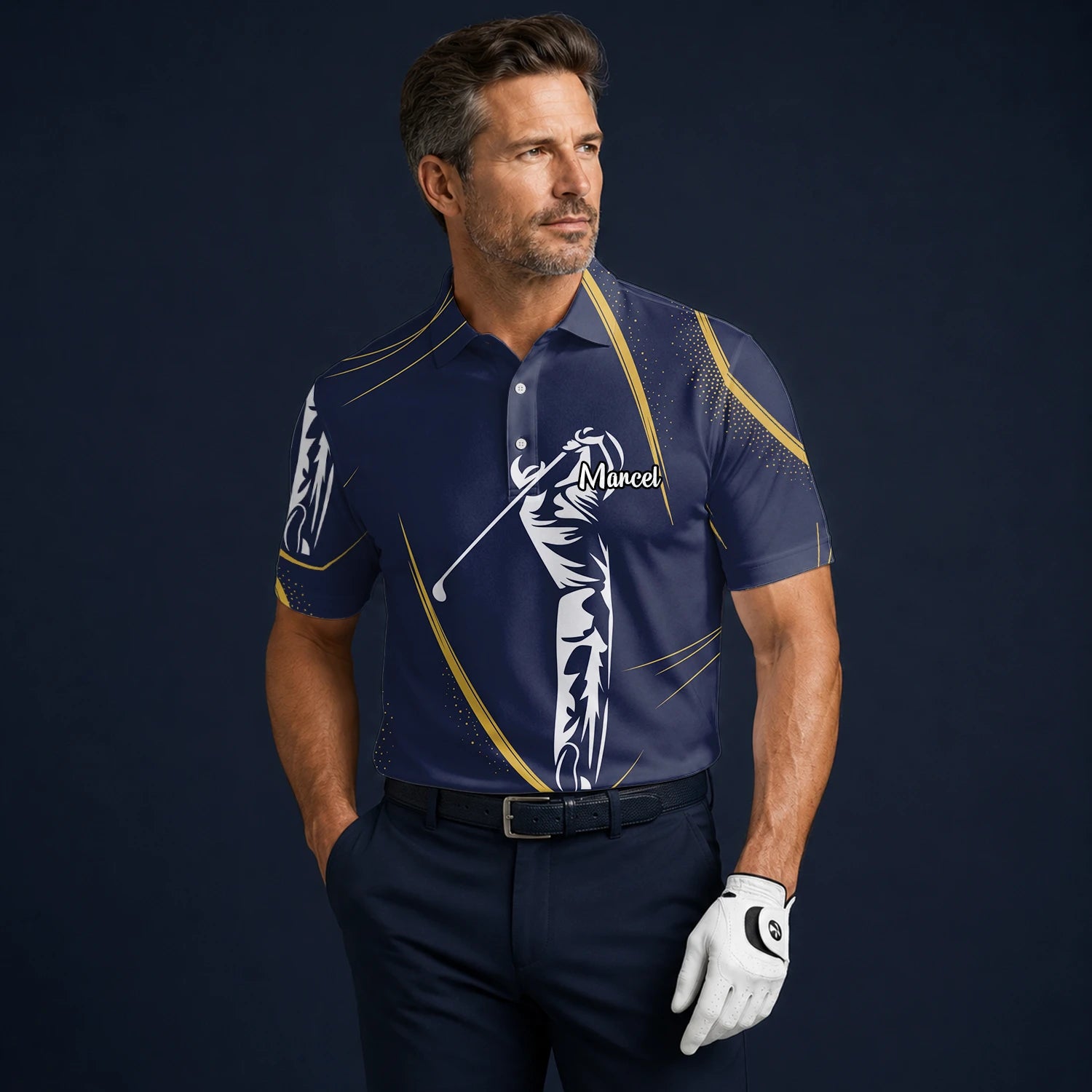 Personalisiertes Golf Poloshirt Marineblau Goldenes Golfer Schwung Silhouetten Design für Herren A1639