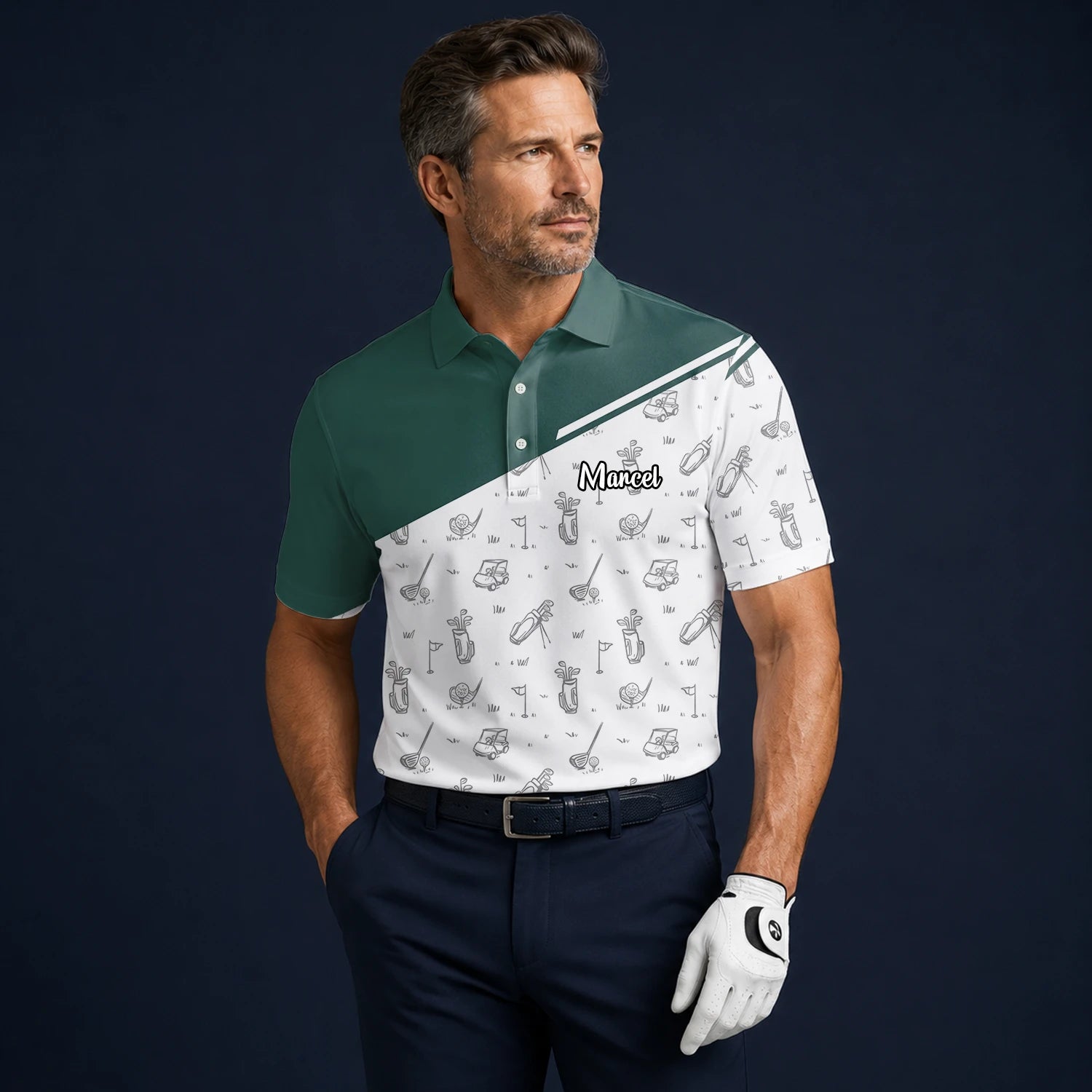 Personalisiertes Golf Poloshirt Grün Weißes Golfschläger Skizzen Design für Herren L9936