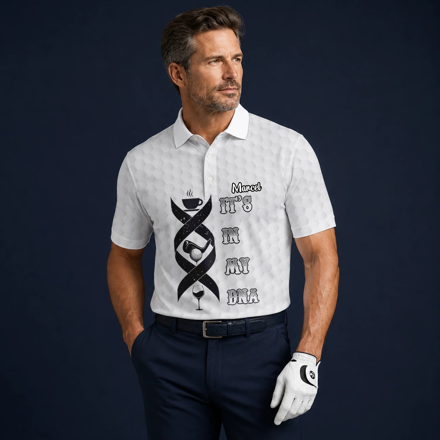 Personalisiertes Golf Poloshirt Weißes Golf In My DNA Spruch Design für Herren W3018