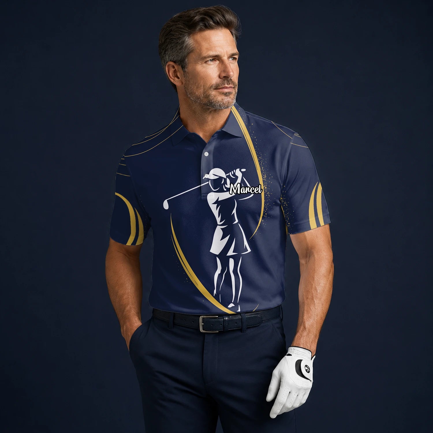 Personalisiertes Golf Poloshirt Marineblau Goldenes Golfer Silhouetten Design für Herren K0906