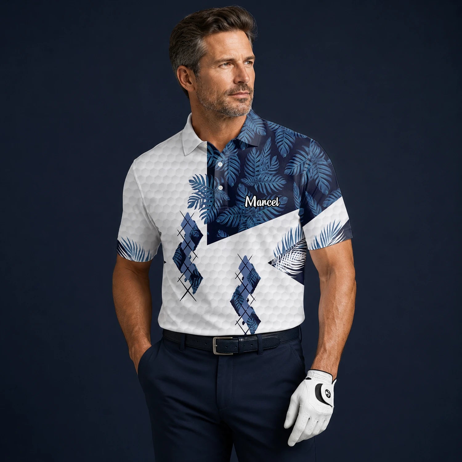 Personalisiertes Golf Poloshirt Weiß Marineblaues Tropisches Blätter Rauten Design für Herren D6549