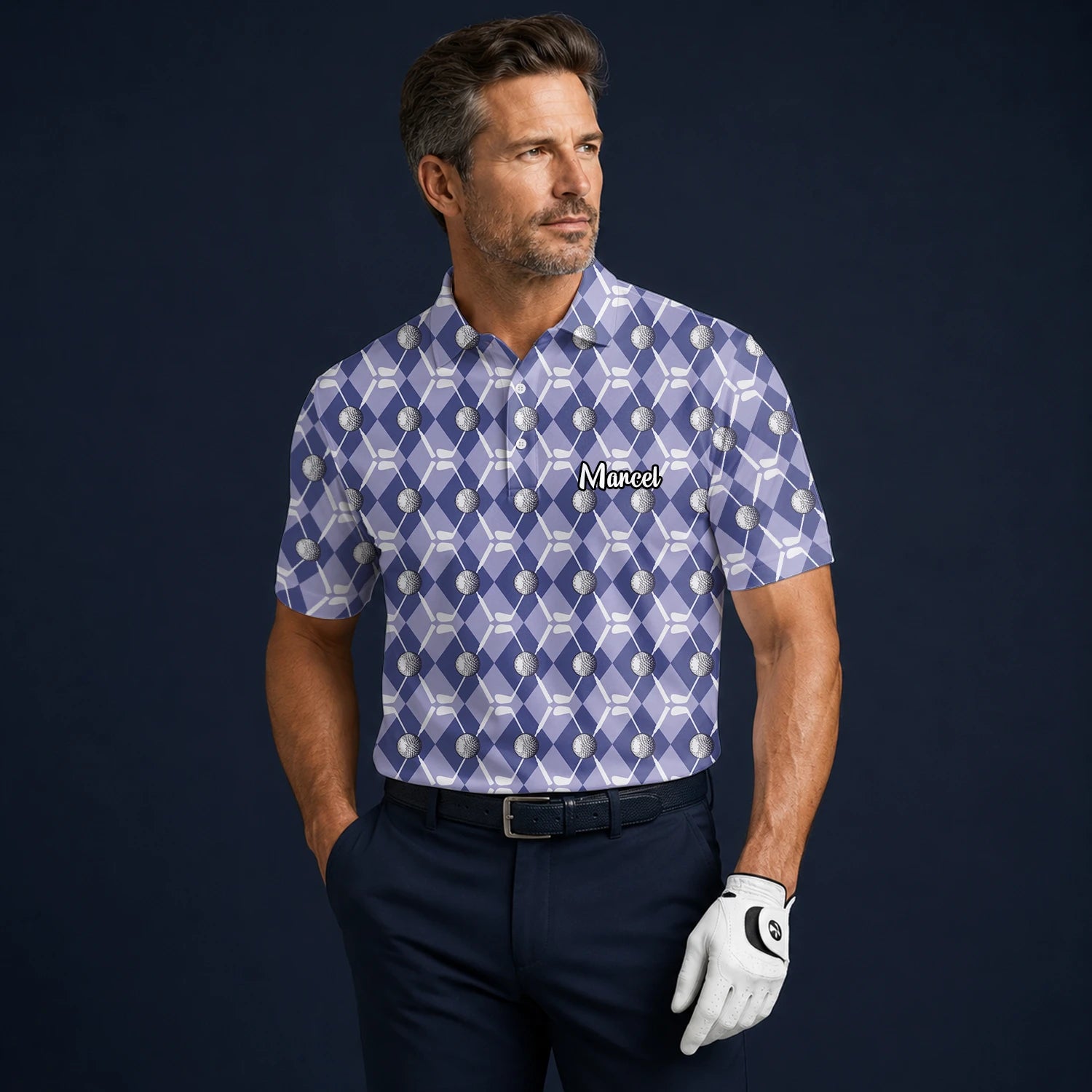 Personalisiertes Golf Poloshirt Blaues Rauten Golfball Golfschläger Design für Herren F3847
