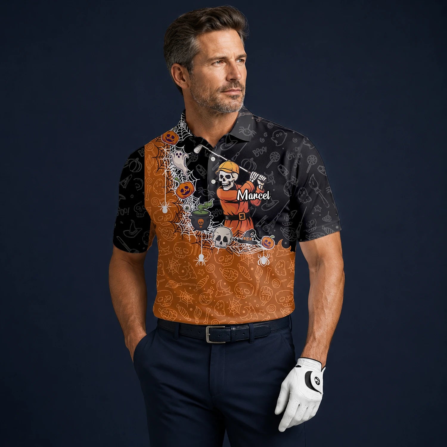 Personalisiertes Golf Poloshirt Schwarz Orange Halloween Skelett Golfer Spinnennetz Design für Herren Y5076