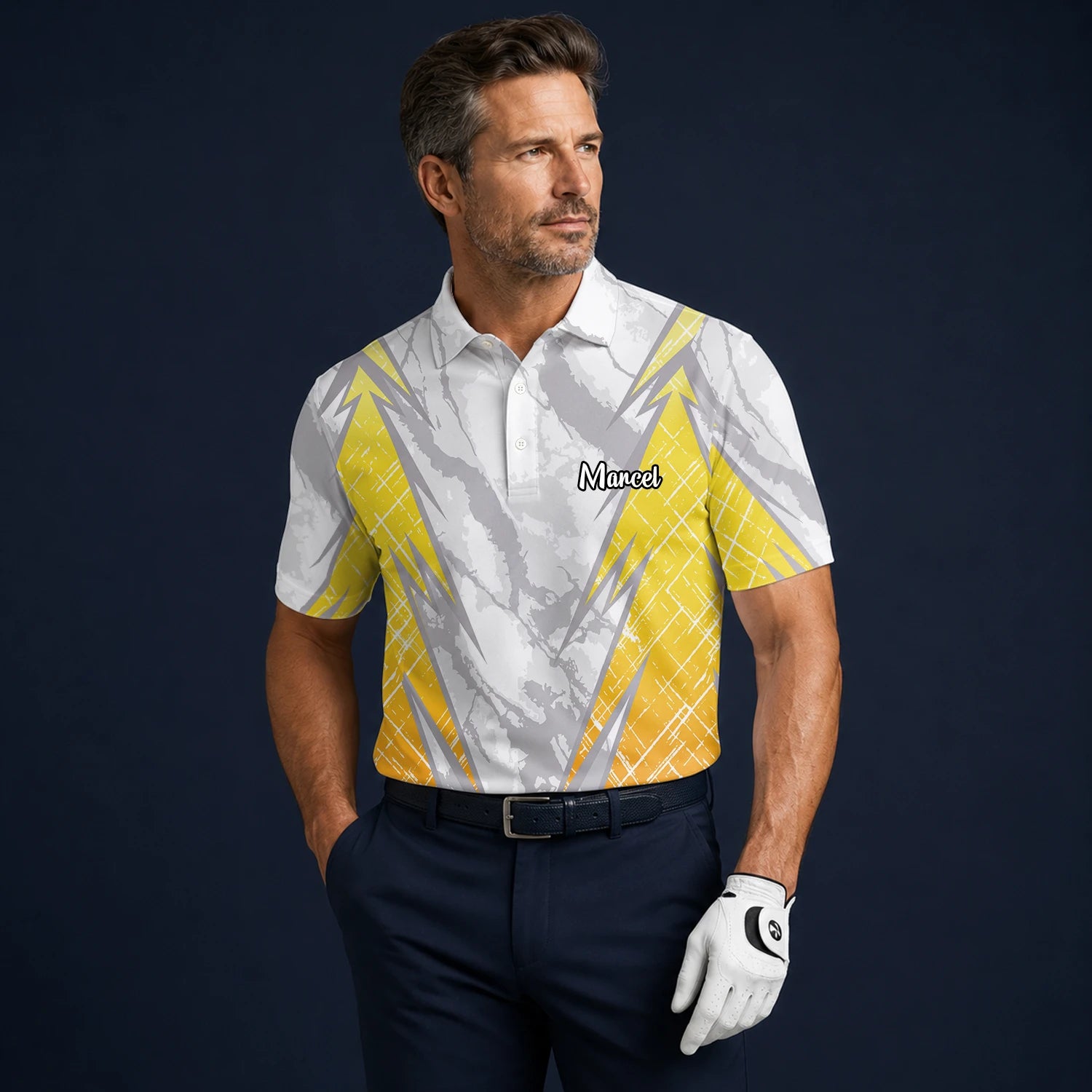 Personalisiertes Golf Poloshirt Weiß Grau Gelbes Marmor Streifen Design für Herren T6326