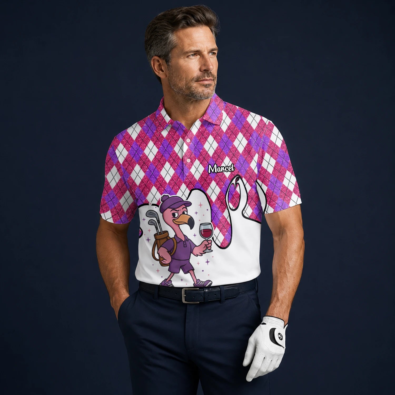Personalisiertes Golf Poloshirt Pink Lila Rauten Strauß Golfer Cartoon Design für Herren D7000
