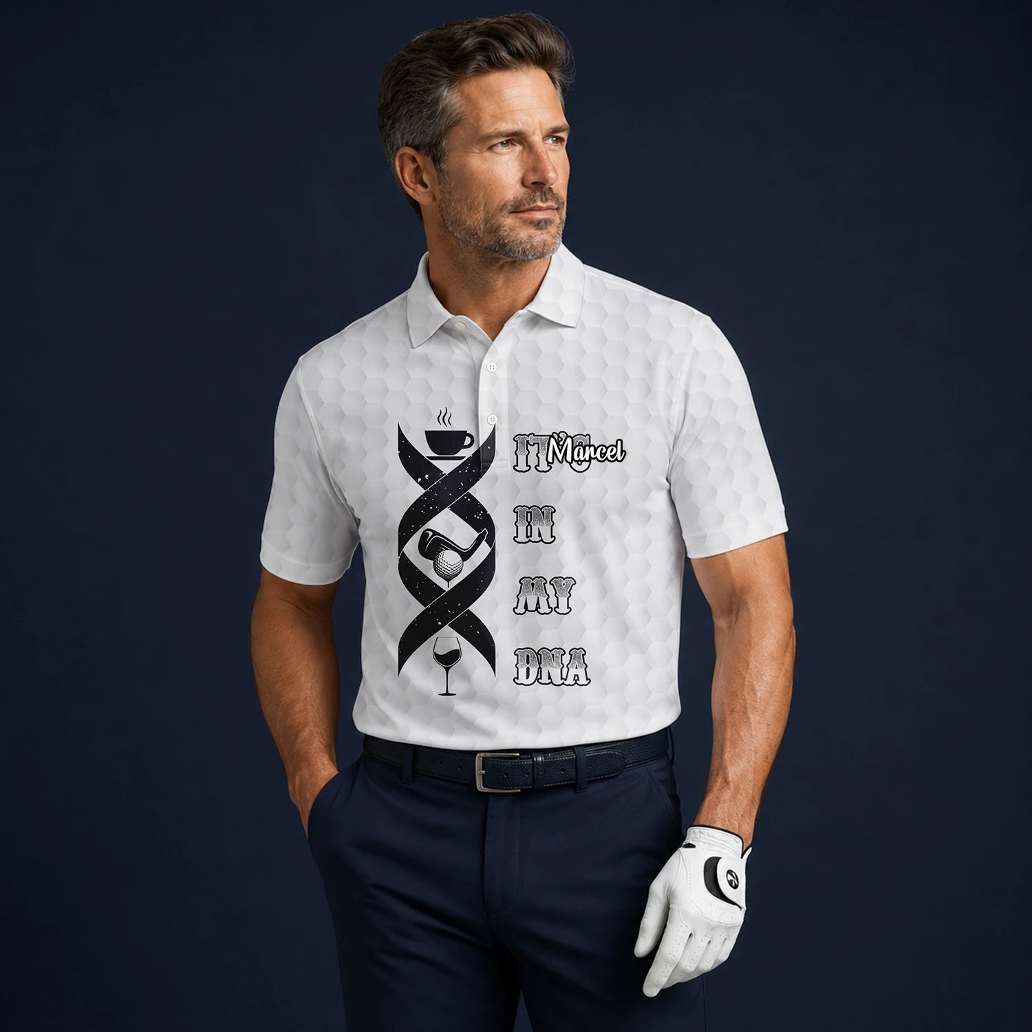 Personalisiertes Golf Poloshirt Weißes Golf In My DNA Spruch Design für Herren W3018