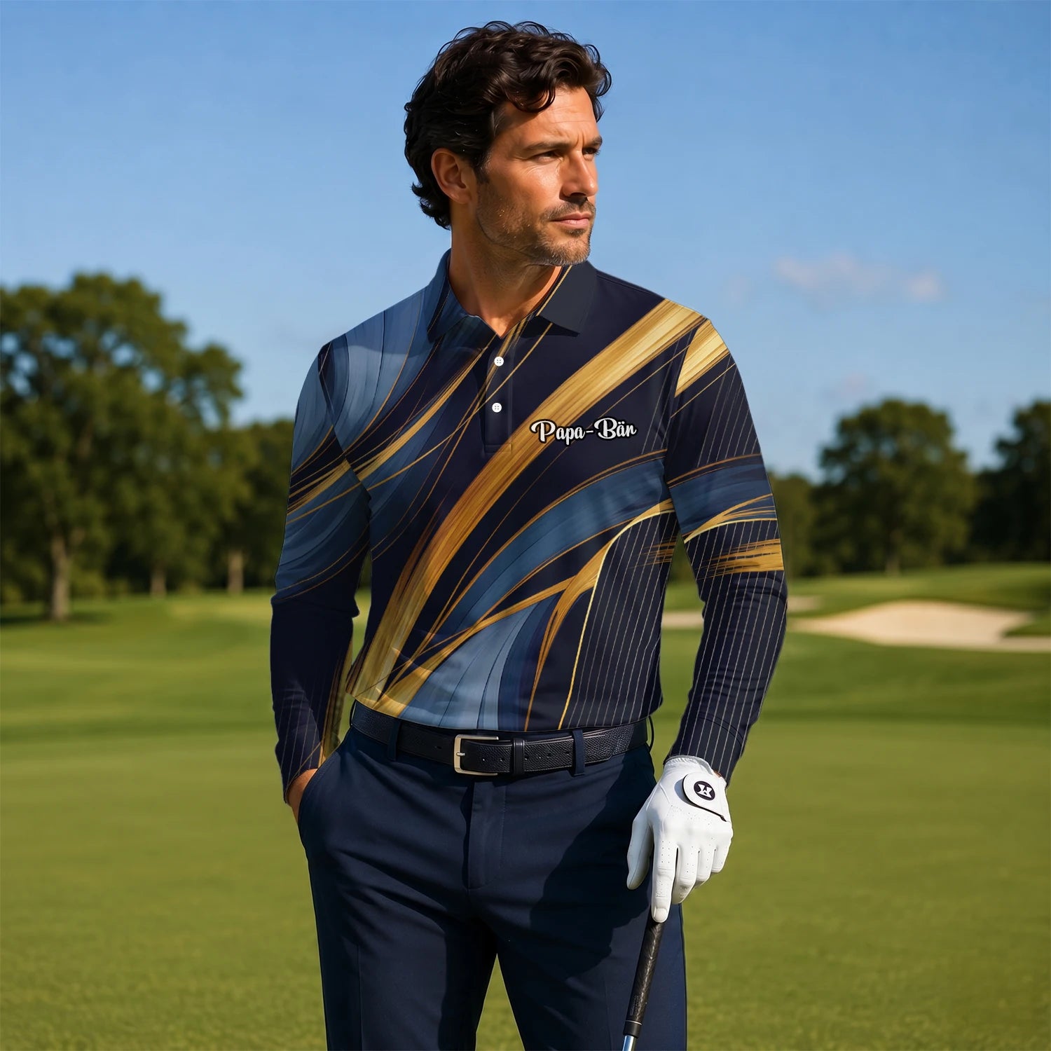 Personalisiertes Golf Poloshirt in Marineblau-Gold mit abstraktem Bänder-Design für Herren V6882