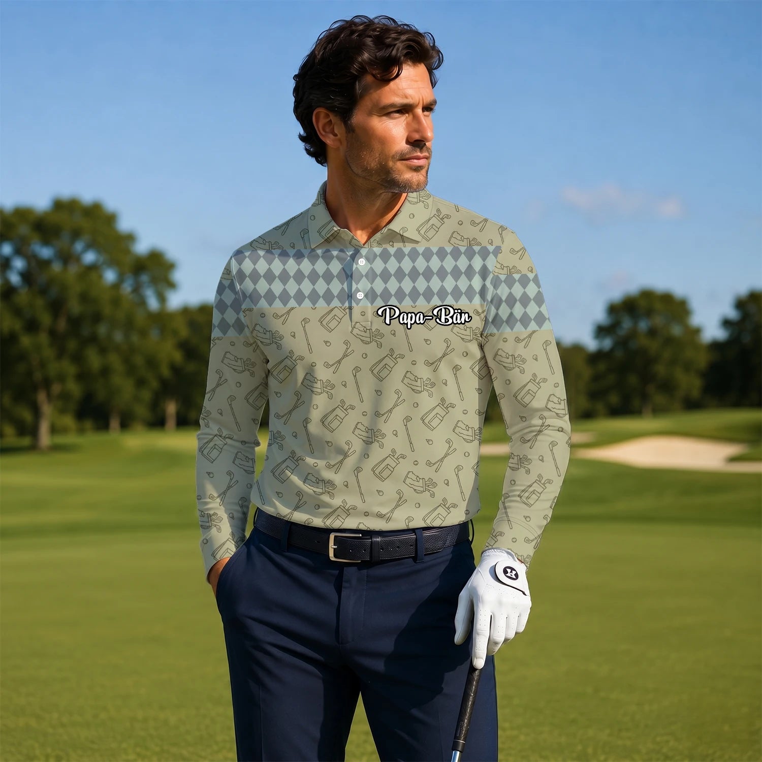 Personalisiertes Golf Poloshirt Khaki Golfschläger Skizzen Rauten Design für Herren K5983