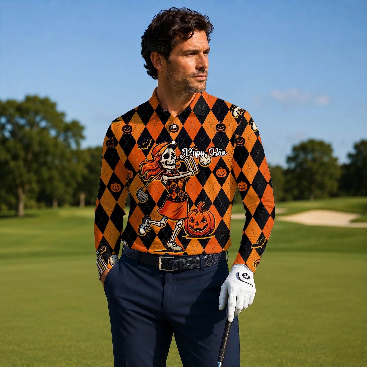 Personalisiertes Golf Poloshirt Orange Schwarzes Halloween Skelett Golfer Kürbis Rauten Design für Herren Z9562