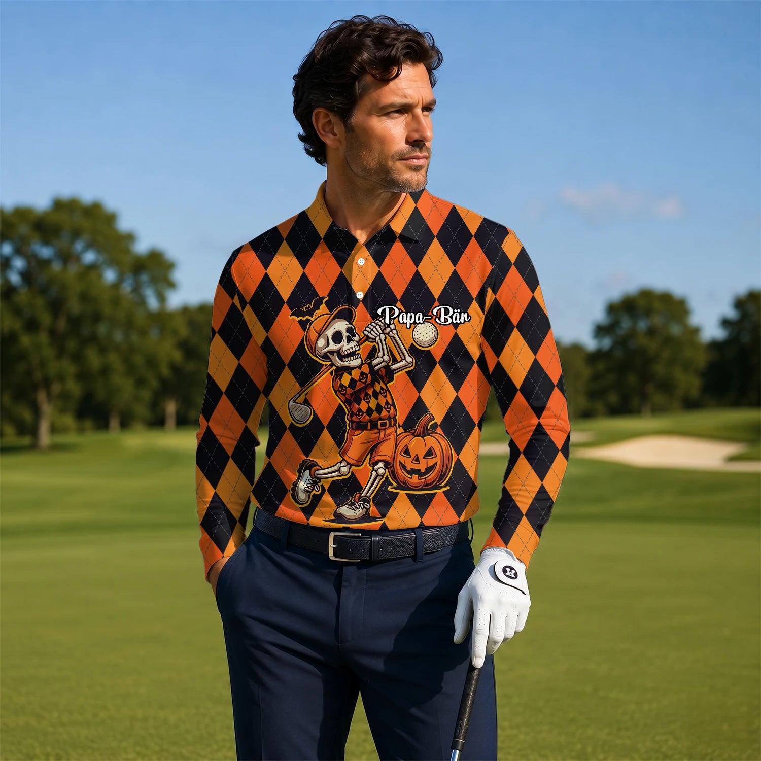 Personalisiertes Golf Poloshirt Orange Schwarzes Halloween Skelett Golfer Rauten Design für Herren I4585