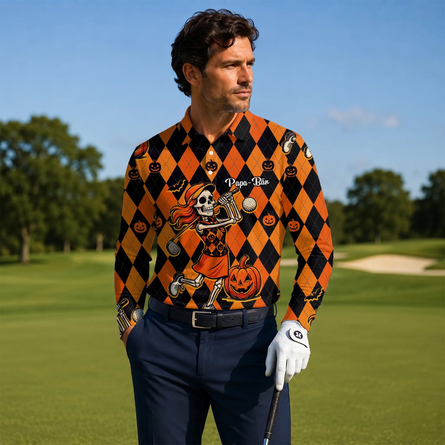 Personalisiertes Golf Poloshirt Orange Schwarzes Halloween Skelett Golfer Kürbis Rauten Design für Herren Z9562