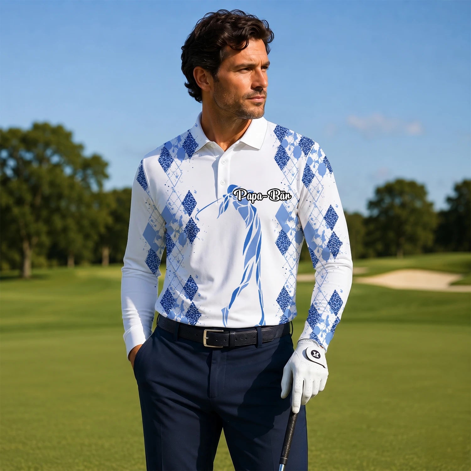 Personalisiertes Golf Poloshirt Weiß Blaues Rauten Golfer Silhouetten Design für Herren M6672