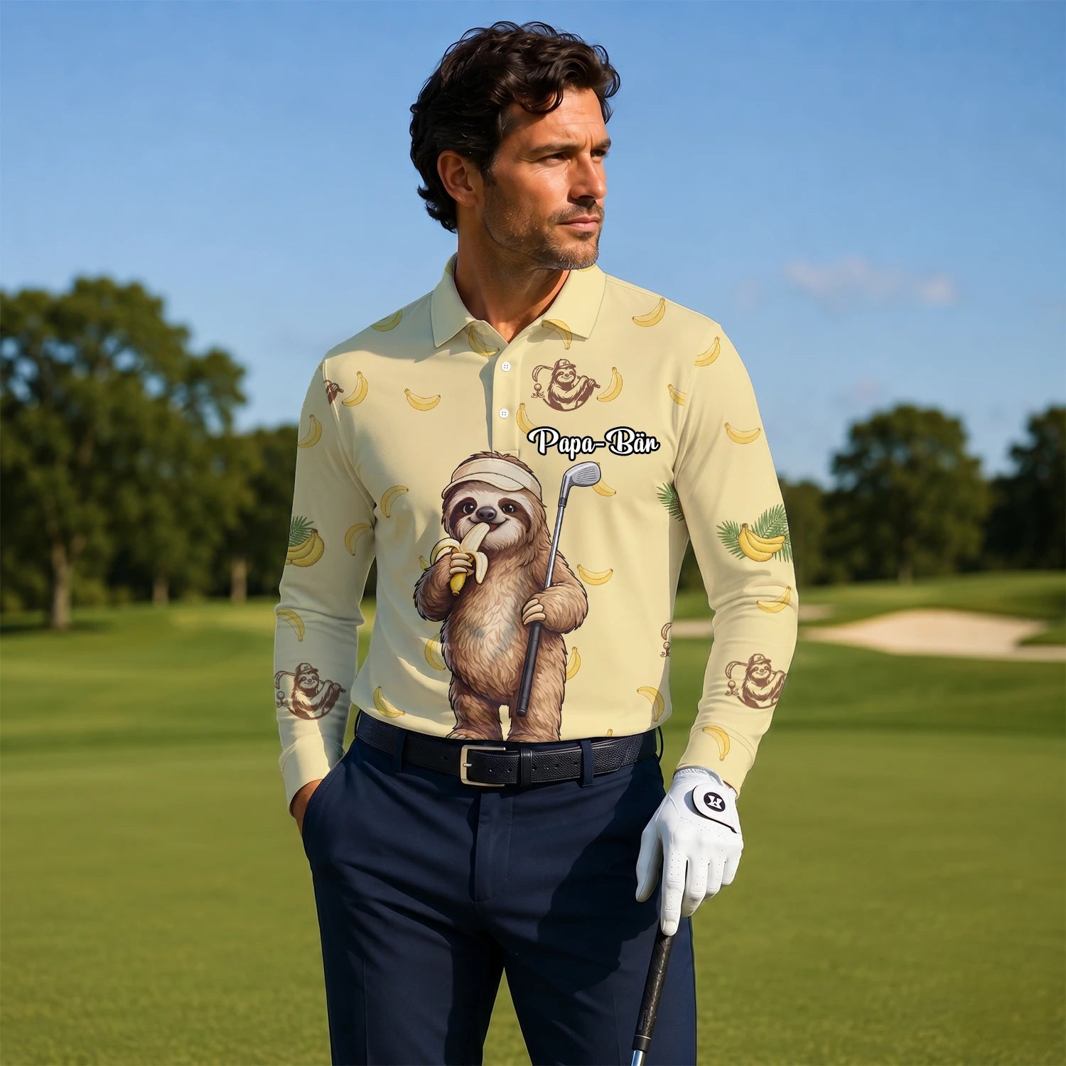 Personalisiertes Golf Poloshirt Hellgelbes Faultier Banane Golfer Cartoon Design für Herren G3327