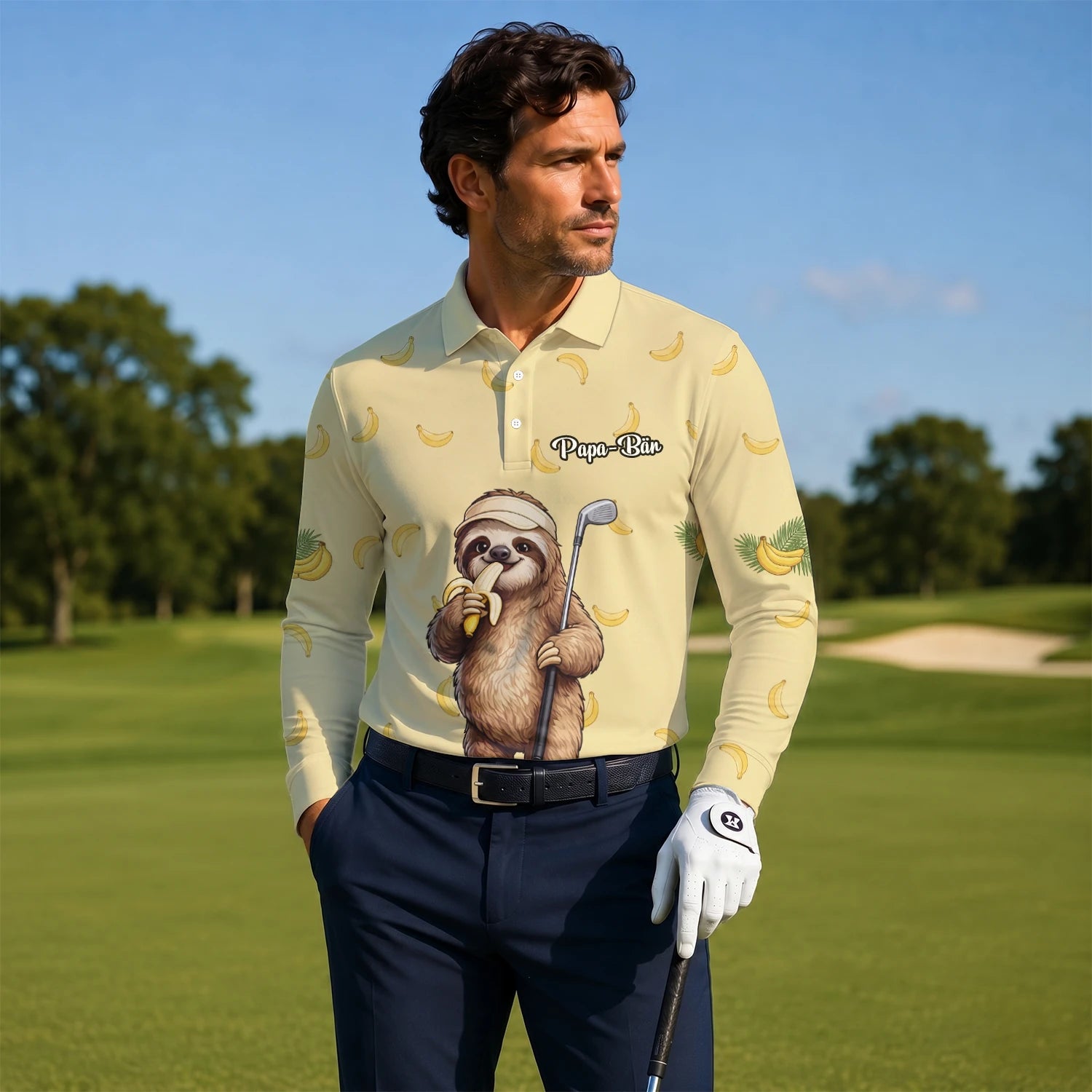 Personalisiertes Golf Poloshirt Hellgelbes Faultier Banane Golfer Cartoon Design für Herren G3327