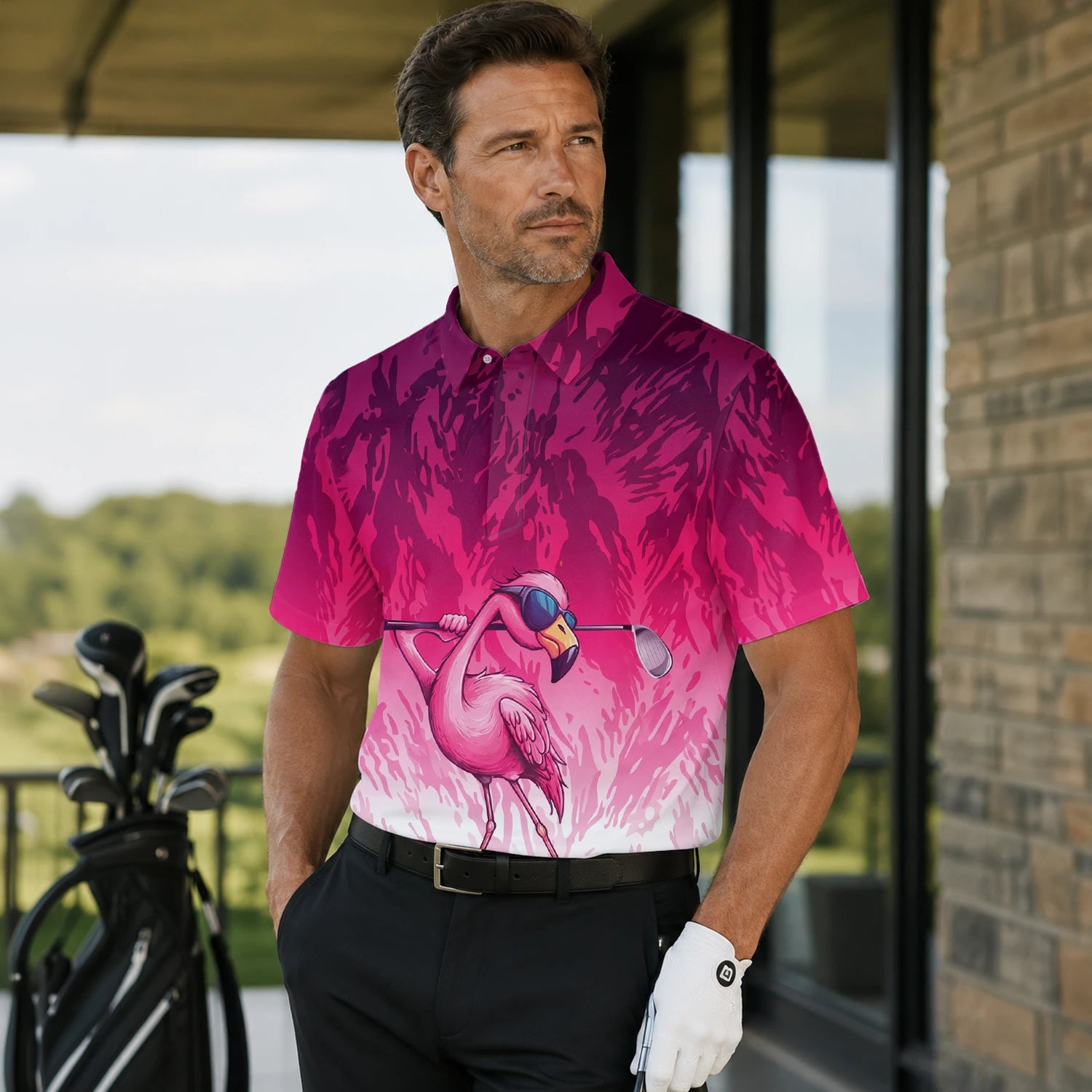 Personalisiertes Golf Poloshirt in Rosa mit Flamingo-Golfer und Farbklecks für Herren R4990 | Men Gallery | 7.webp